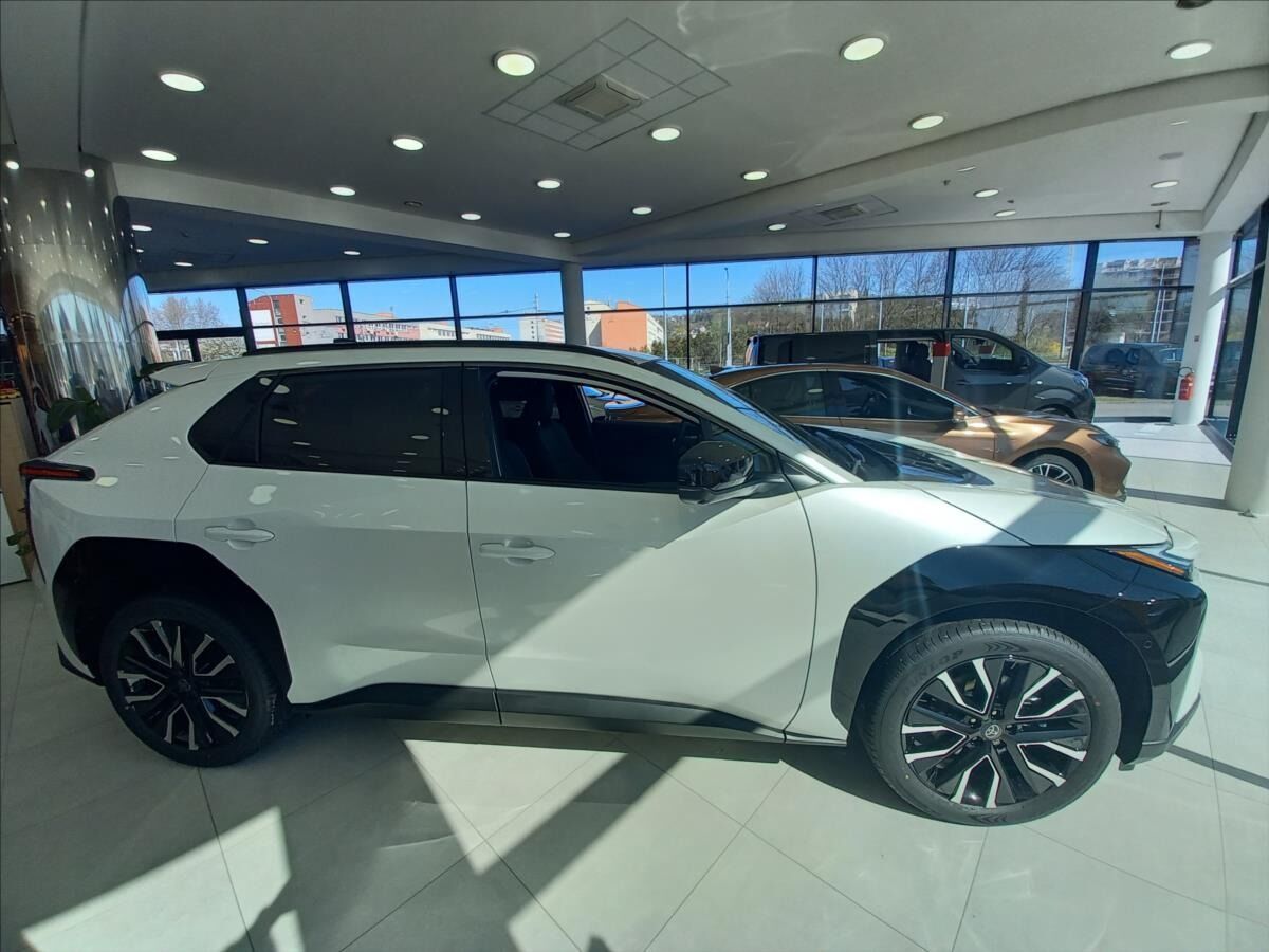 Toyota bZ4X, Executive - fotka 6