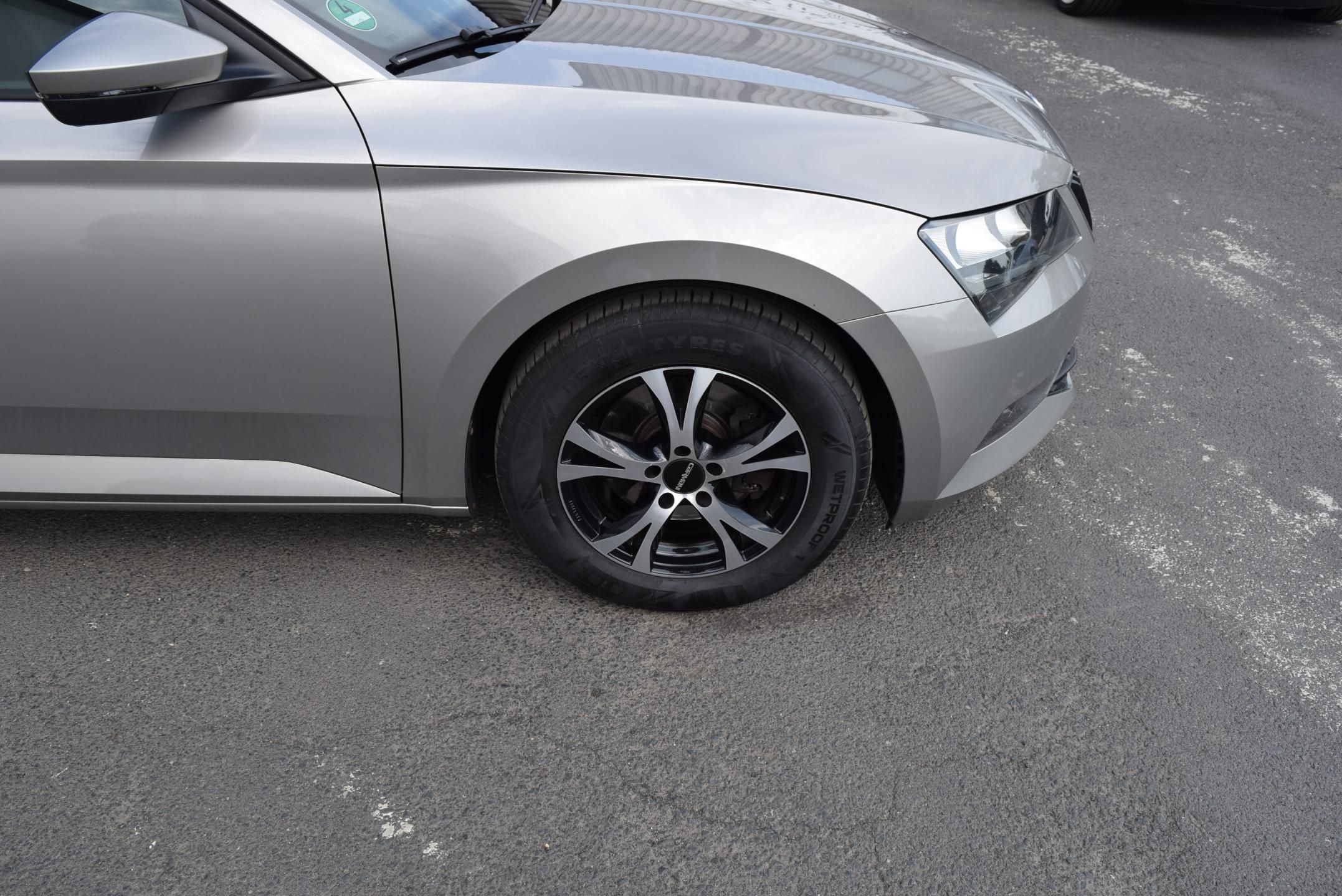 Škoda Superb, 1.4TSI 110kw AMBITION APP OPS - fotka 5