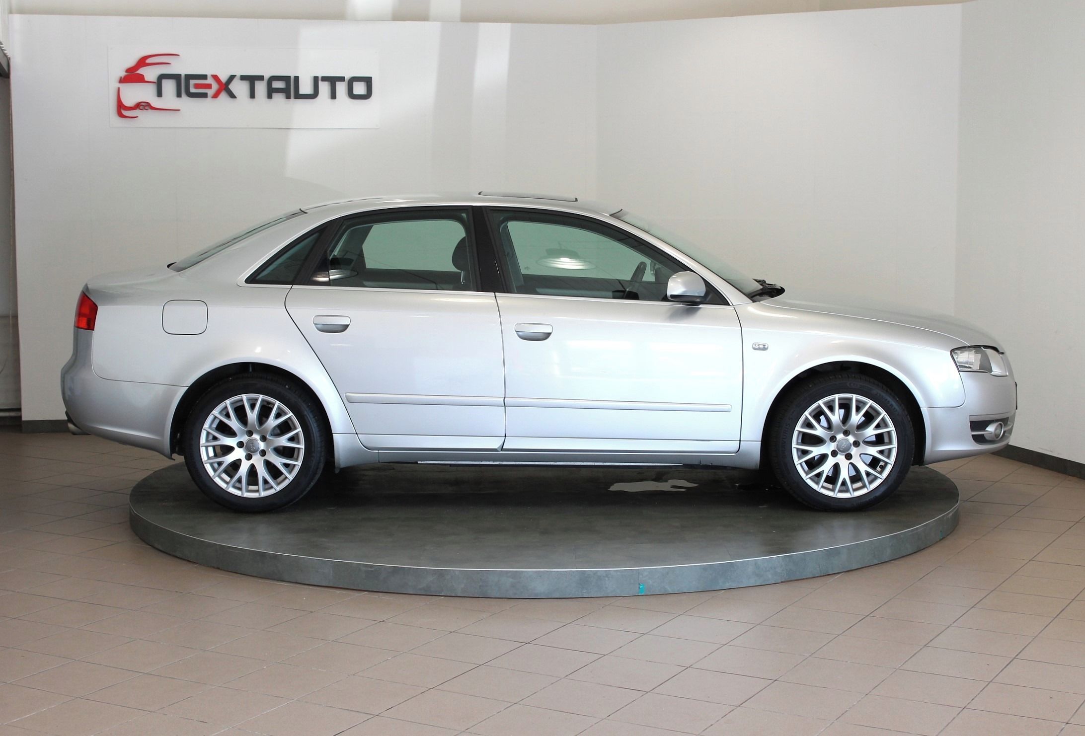 Audi A4, 1.8 TFSI 120kW AUTOMAT S.KNIHA - fotka 6