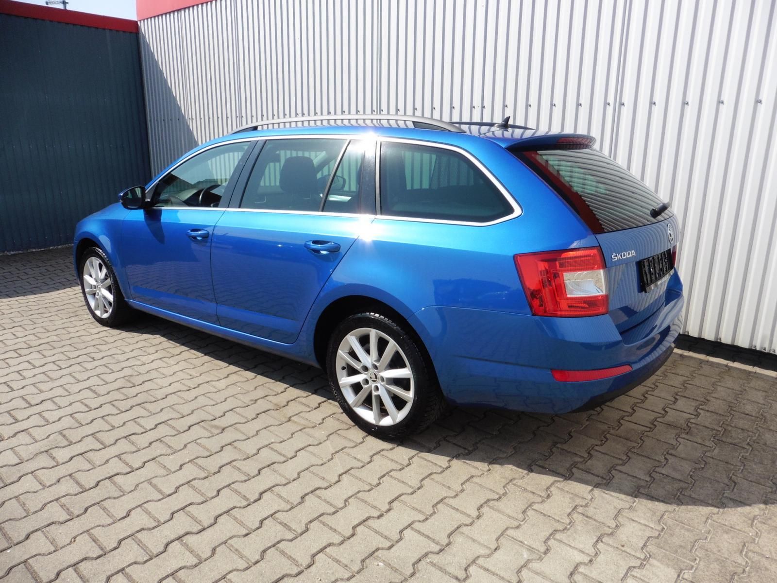 Škoda Octavia, III Combi 2.0 TDi Style Navi - fotka 3