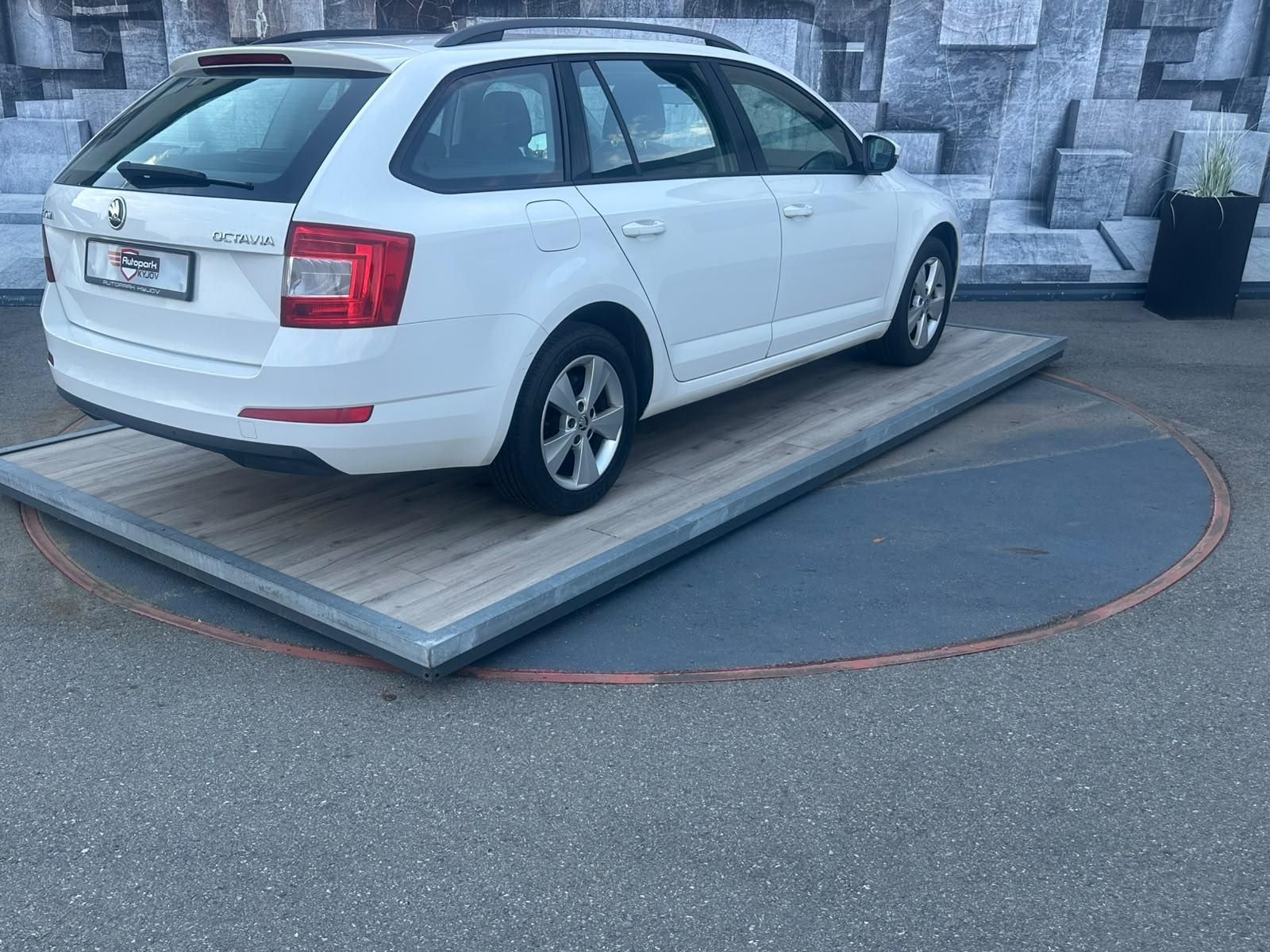 Škoda Octavia, 1.6TDi, 77KW, VYHŘ.SED.,TEMP. - fotka 6