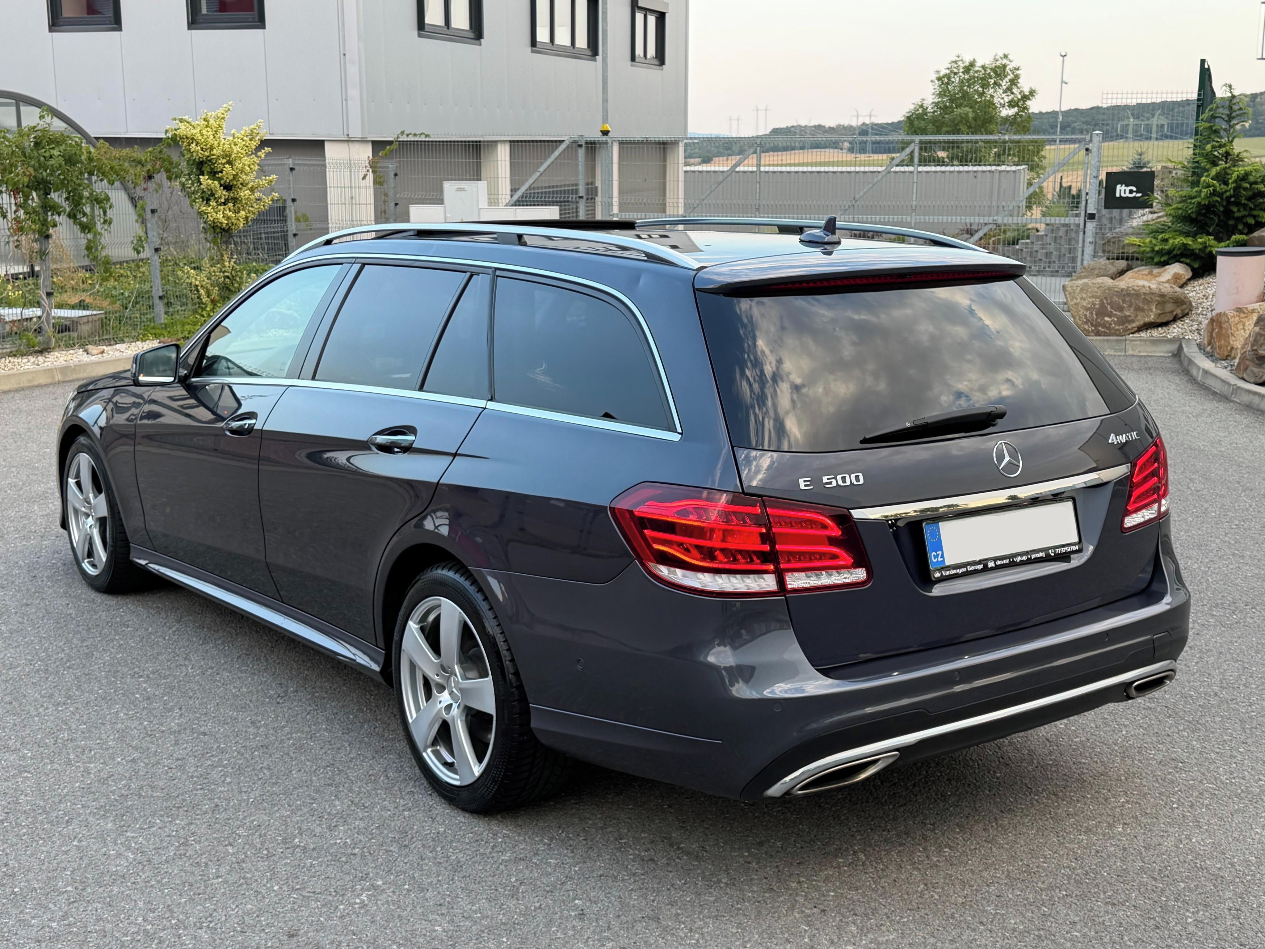 Mercedes-Benz Třídy E, E500, 4.7 V8 Biturbo,Full,AMG - fotka 2