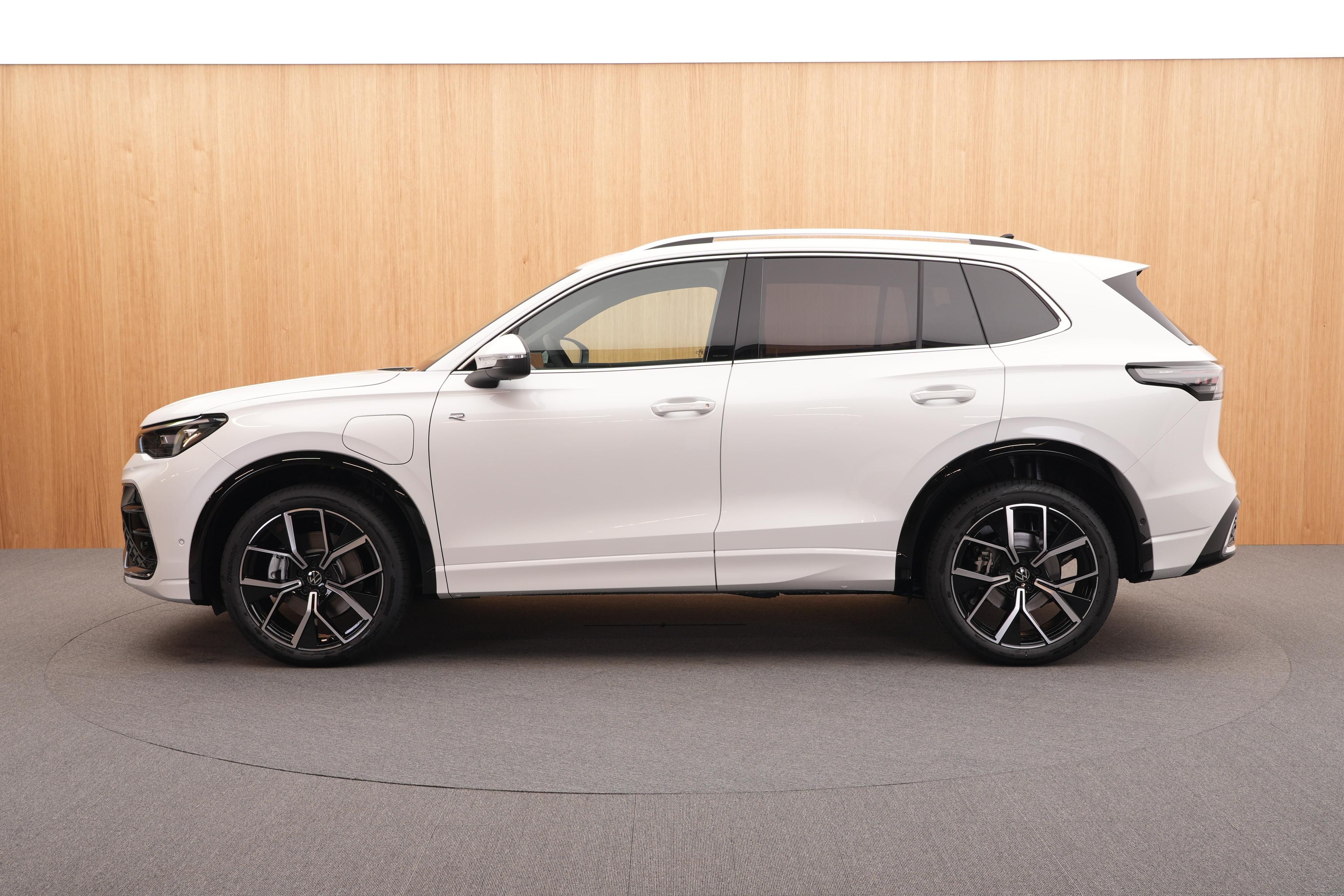 Volkswagen Tiguan, R-Line People Hybrid DSG - fotka 2
