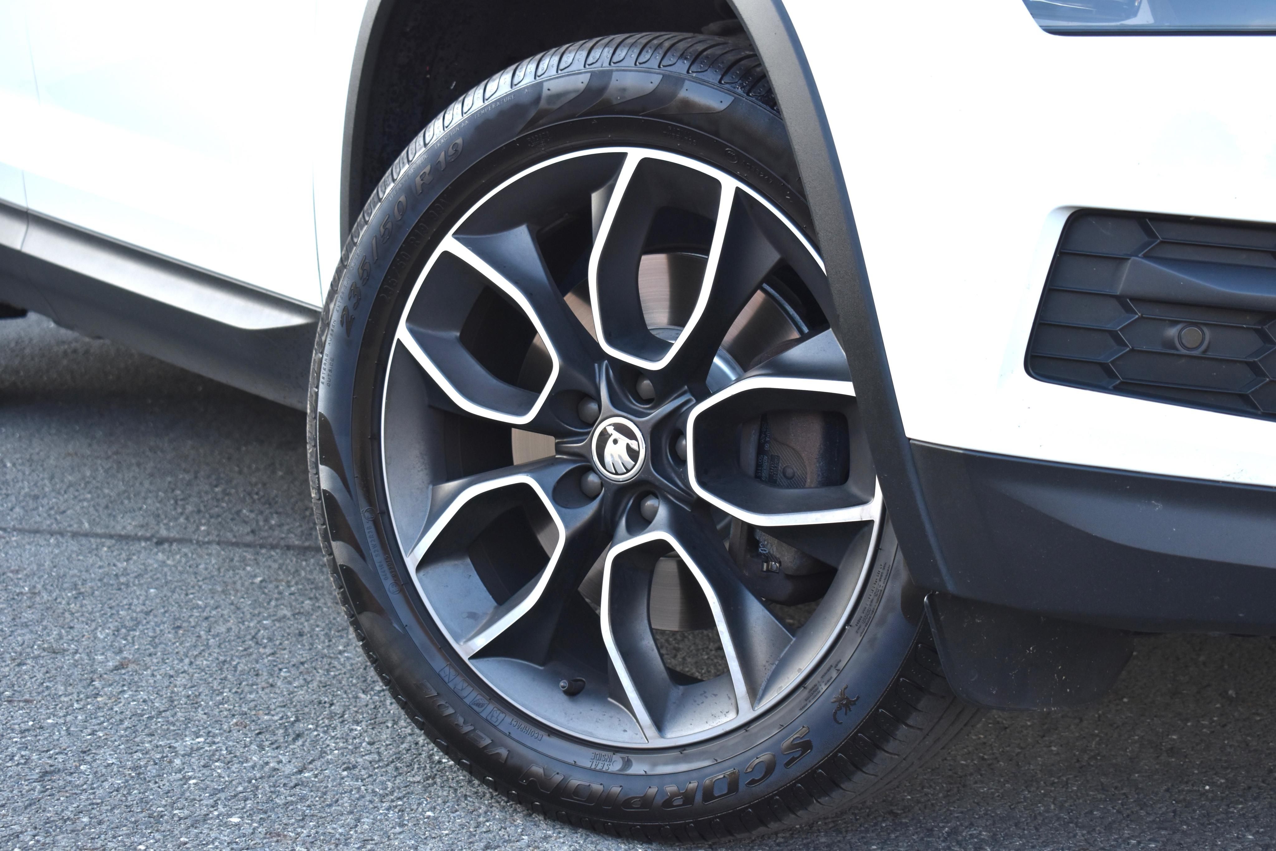 Škoda Kodiaq, 2.0TSI/WEBASTO/TAŽNÉ/4X4/DSG - fotka 4