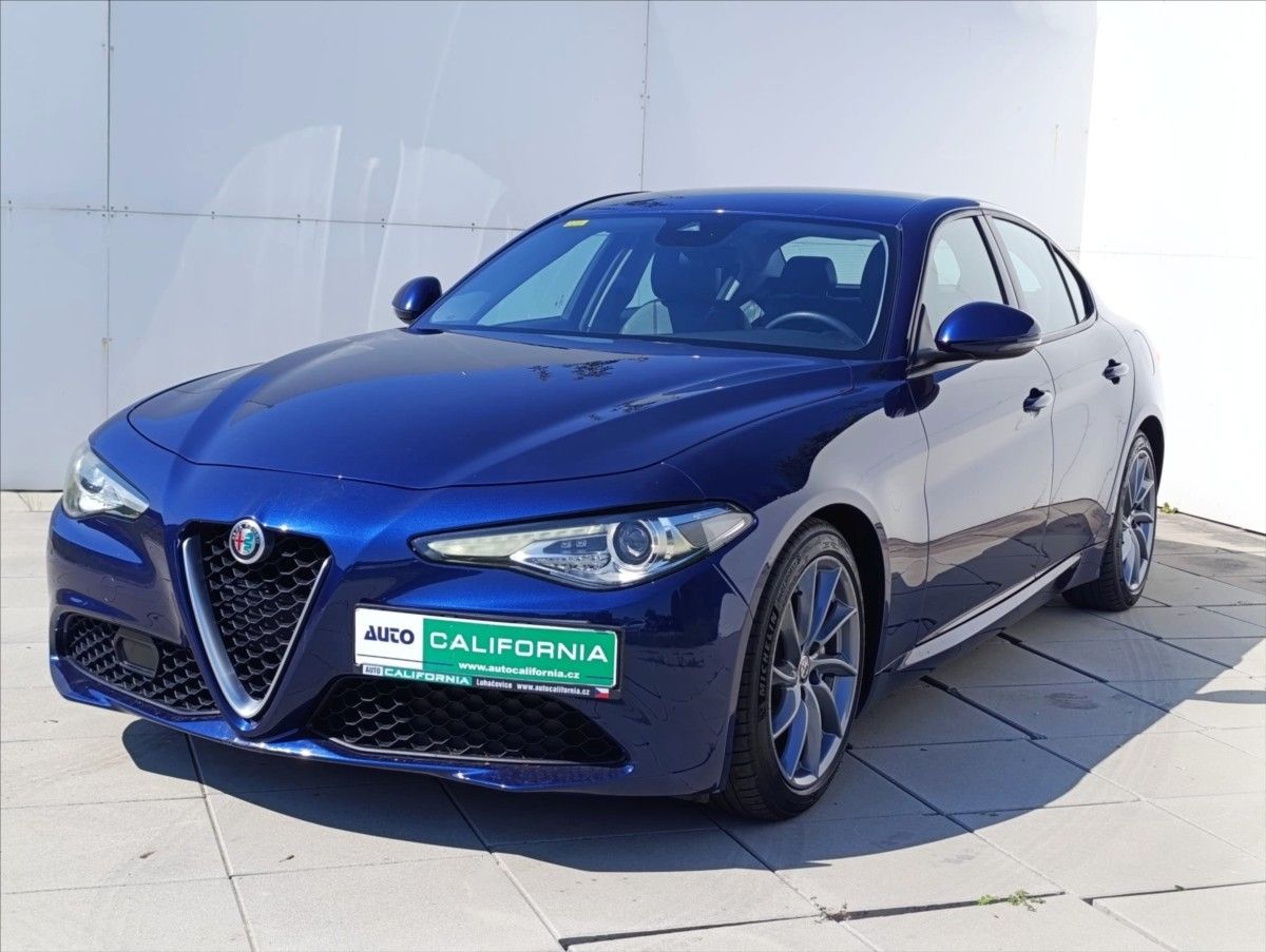 Alfa Romeo Giulia, 2,2 JTD Automat Navi ,Tempomat - fotka 2