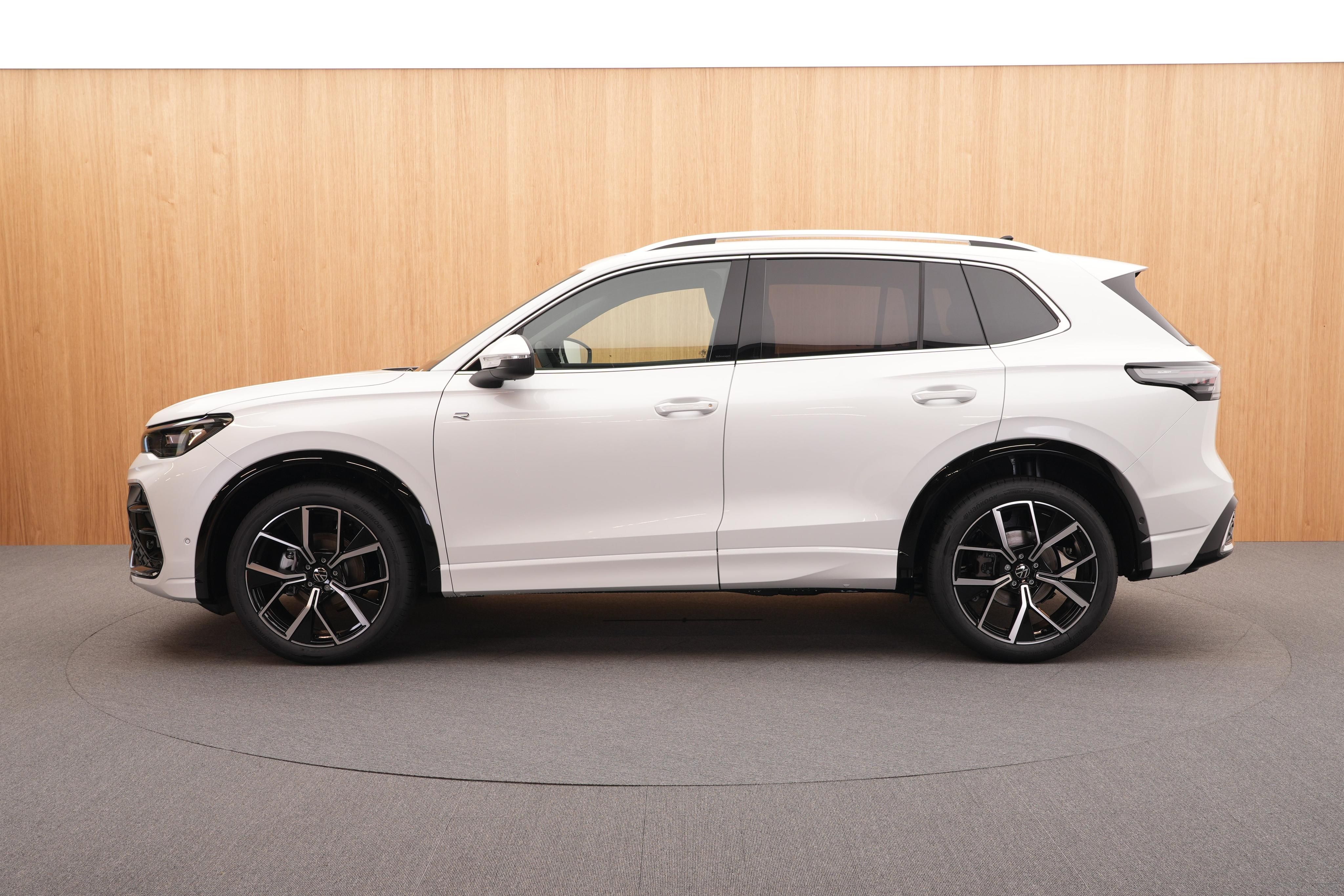 Volkswagen Tiguan, R-Line People 1.5 eTSI DSG - fotka 2