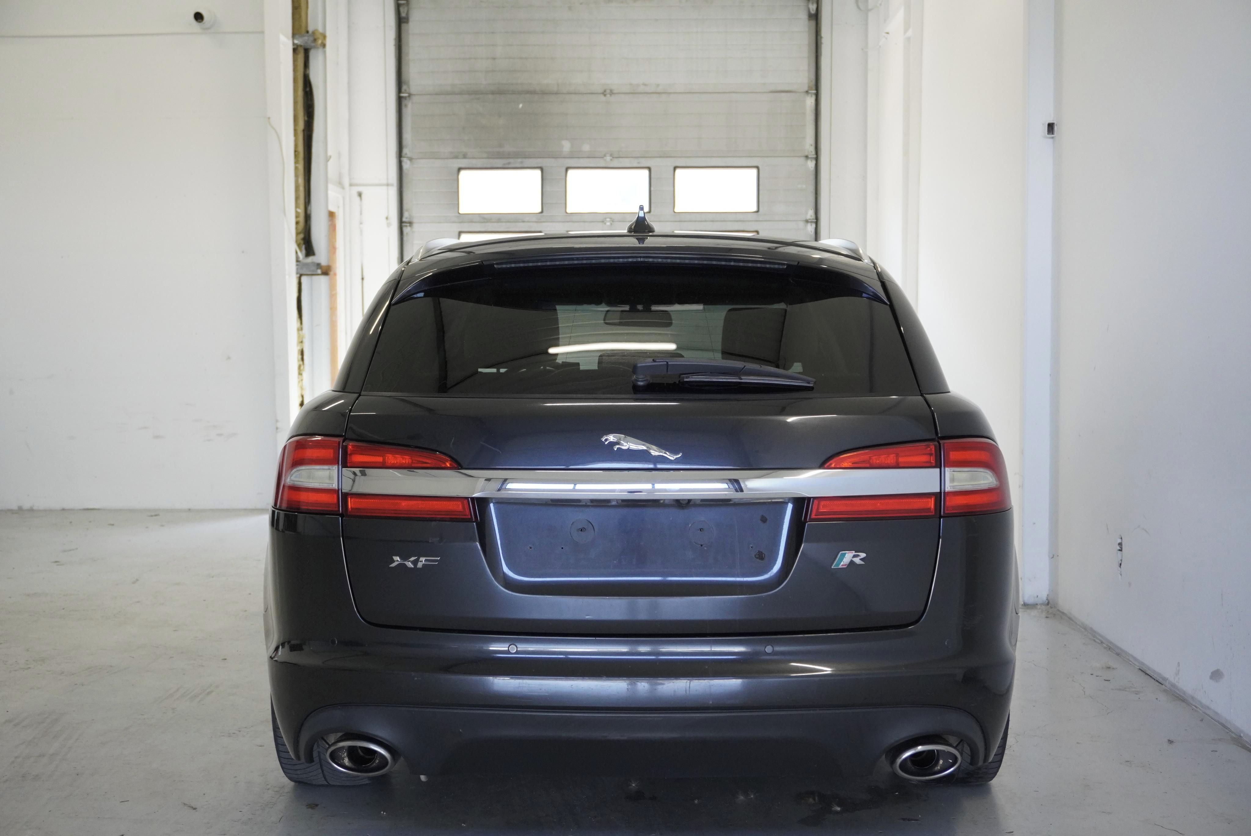 Jaguar XF, 3.0 D 177kW Rdesign SPORTBRAKE - fotka 4