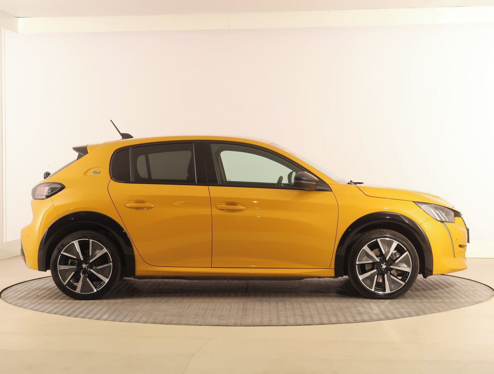 Peugeot 208, 50 kWh, SoH 84%, Automat - fotka 6