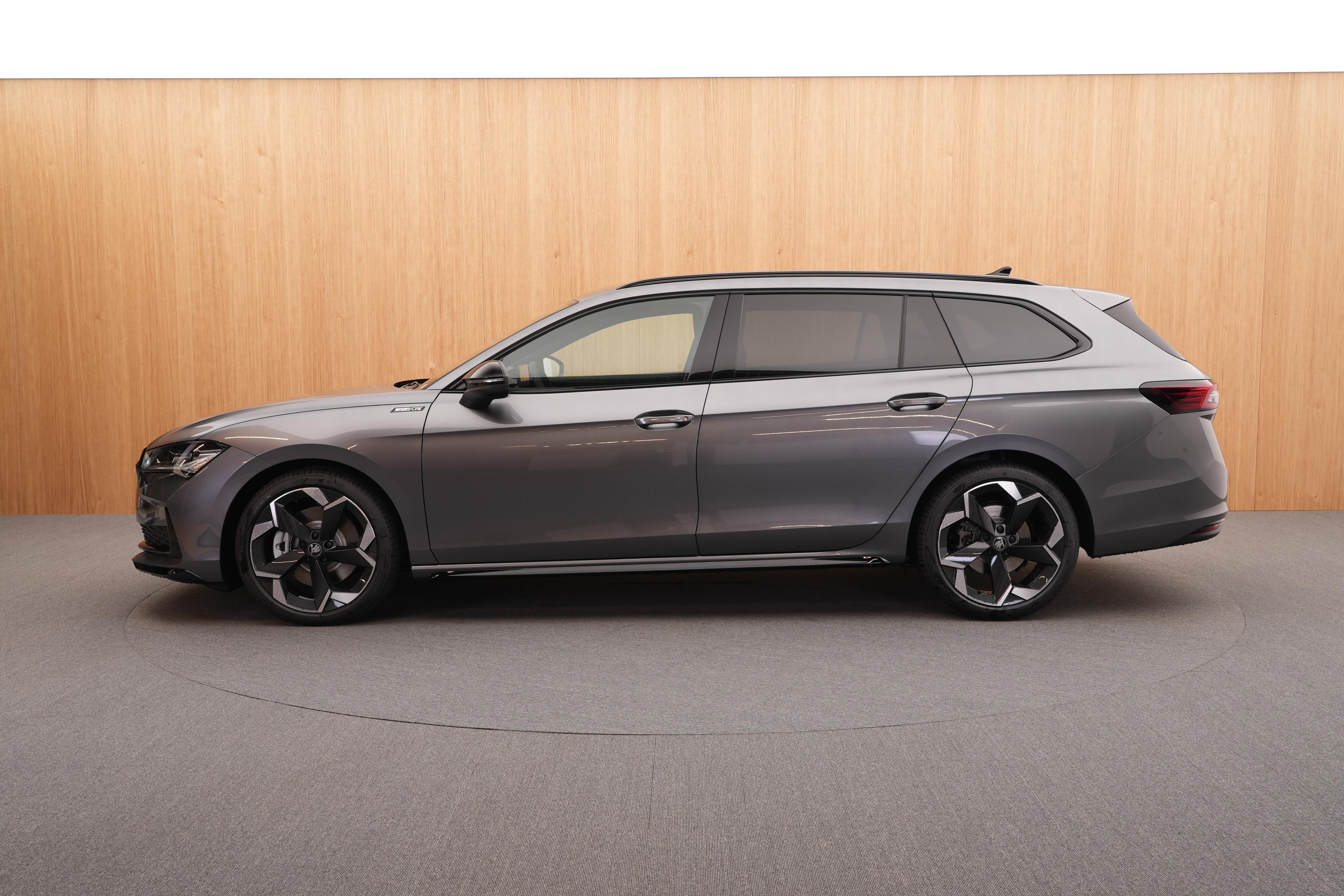 Škoda Superb, Sportline 2.0 TDI 4x4 DSG - fotka 2