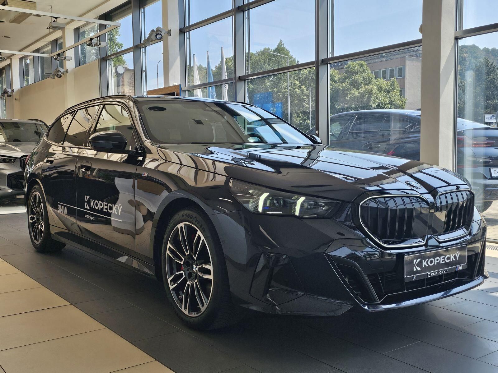 BMW Řada 5, 540d xDrive Touring - fotka 3
