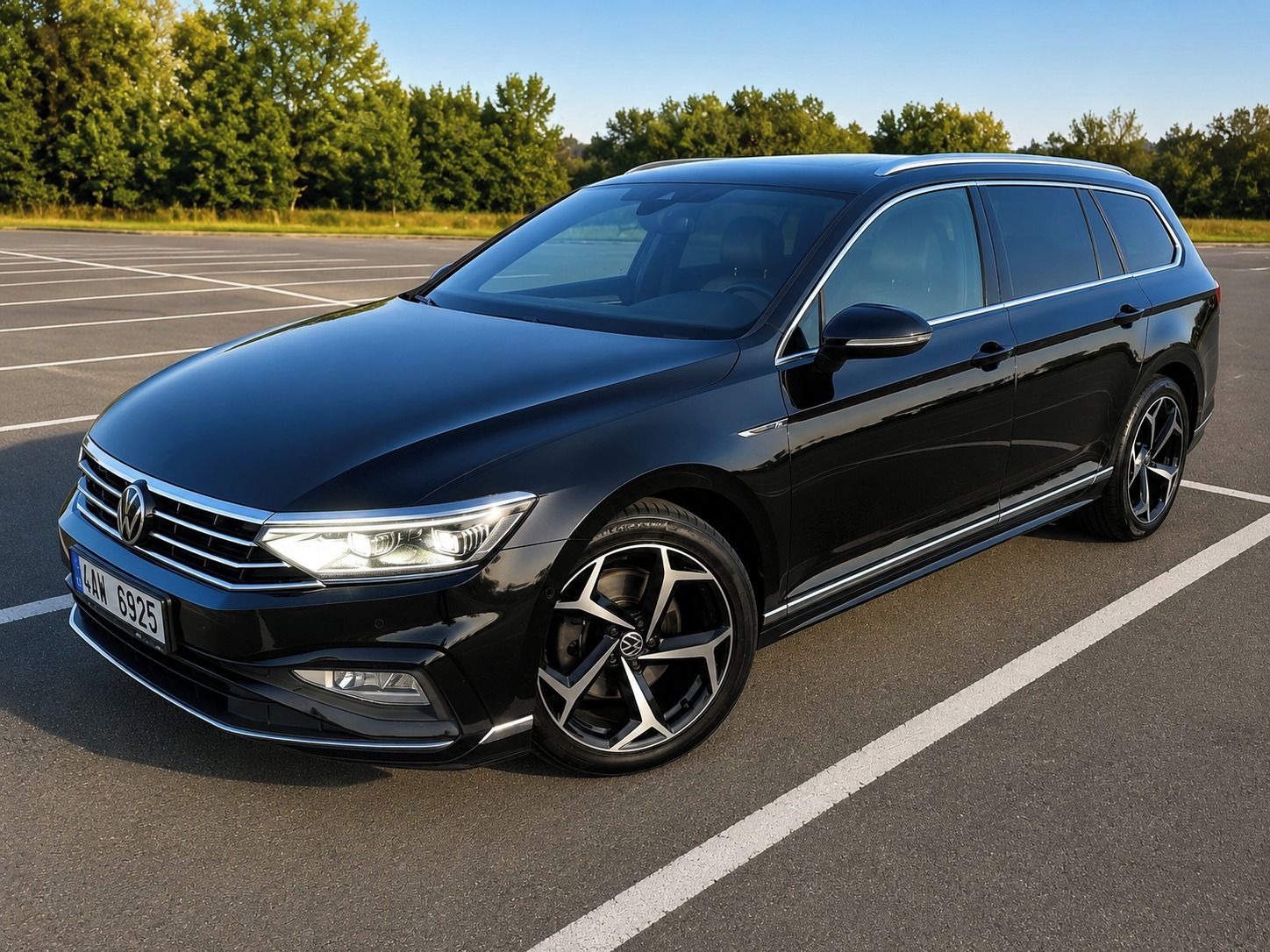 Volkswagen Passat, R-Line 2.0 TDI 4x4 DSG 147 kW - fotka 2