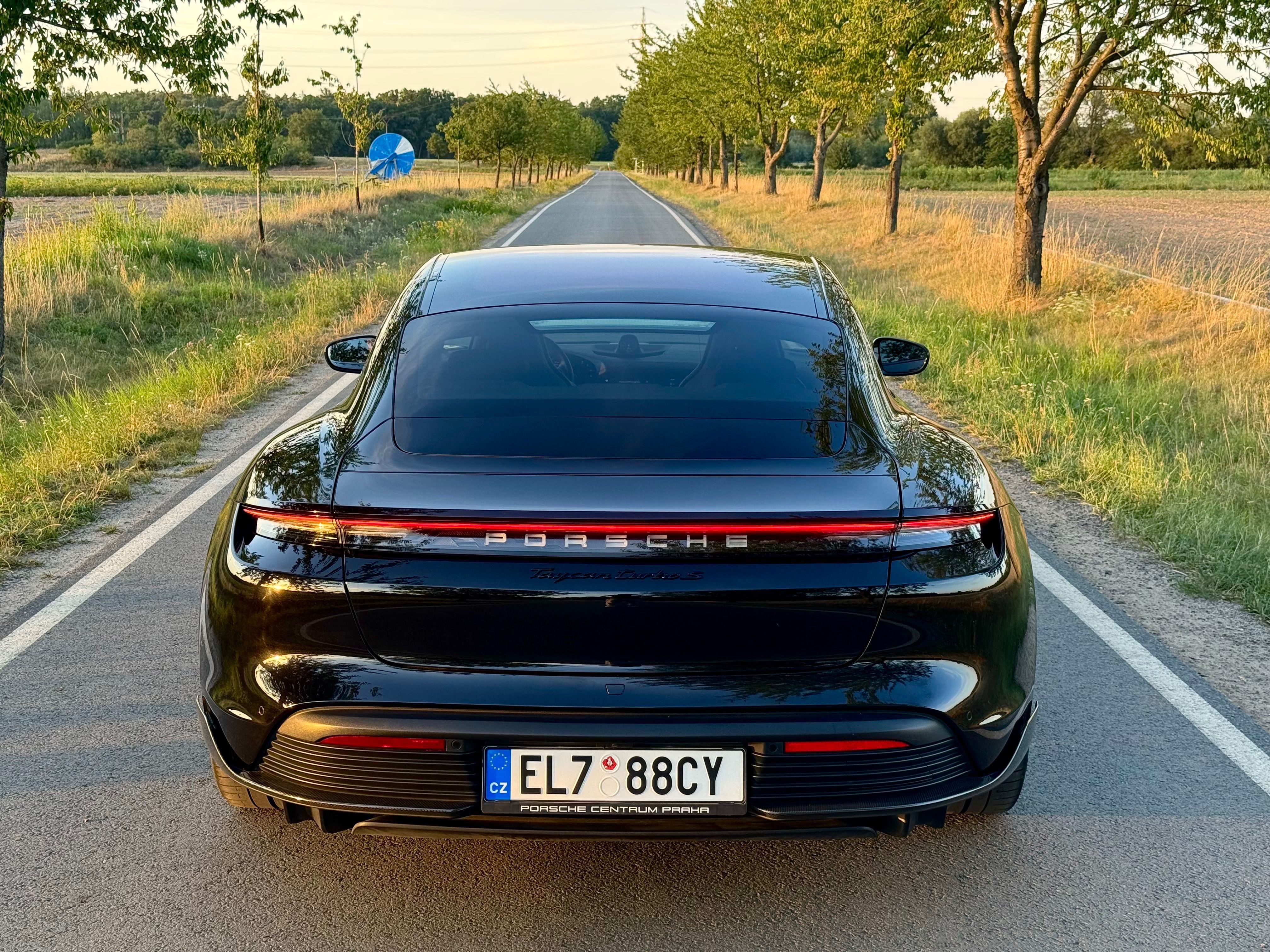 Porsche Taycan, Turbo S - fotka 6