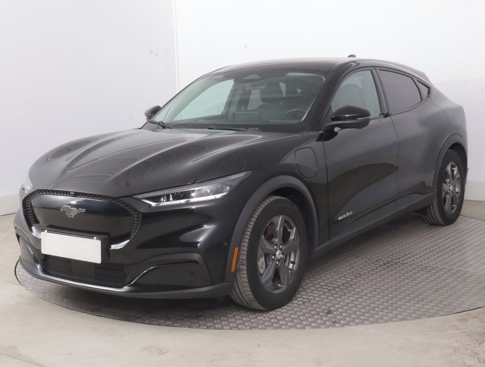 Ford Mustang Mach-E, Standard Range RWD, SoH 94% - fotka 2