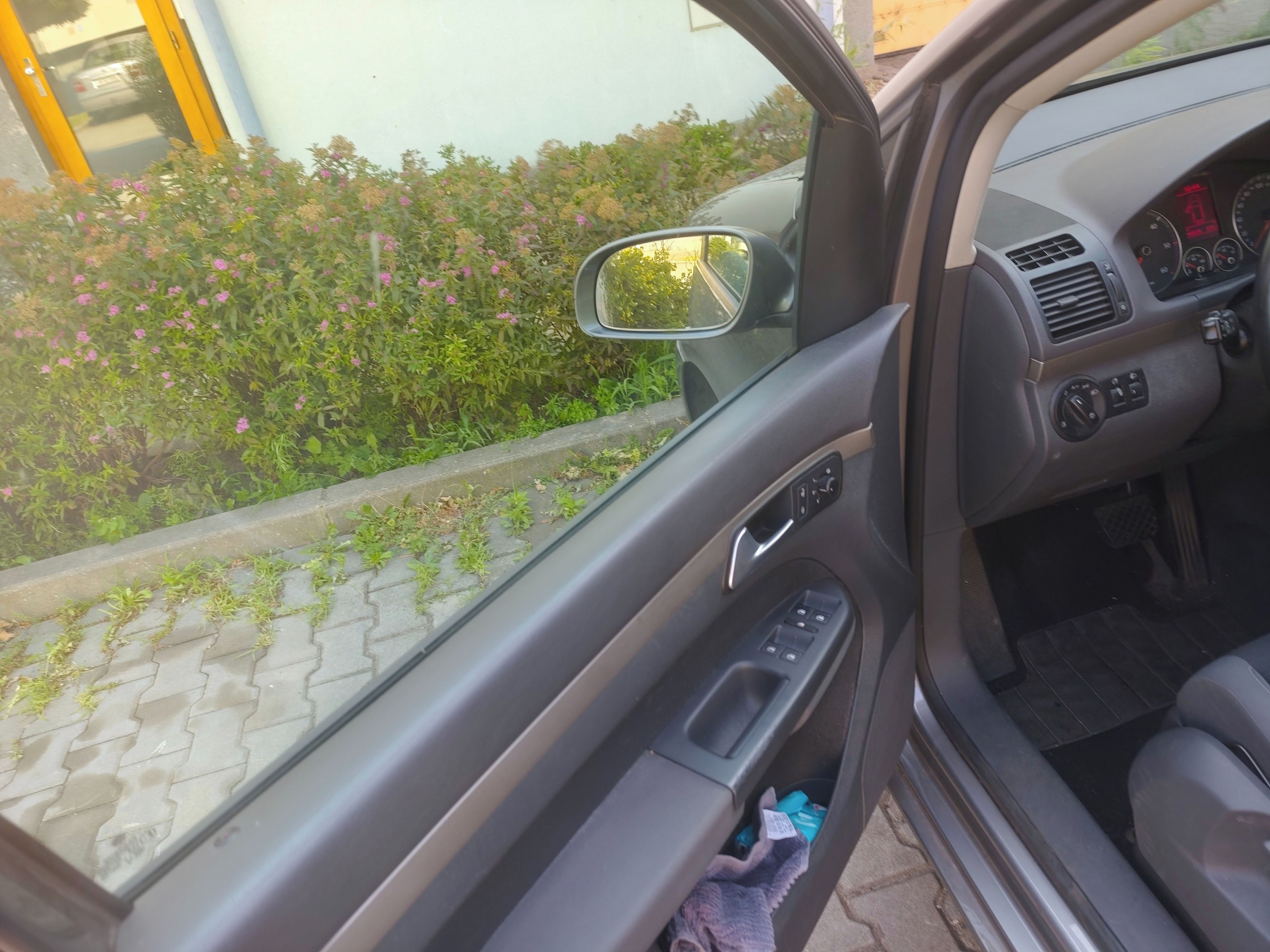 Volkswagen Touran, 1.9 TDi, nutná oprava - fotka 5