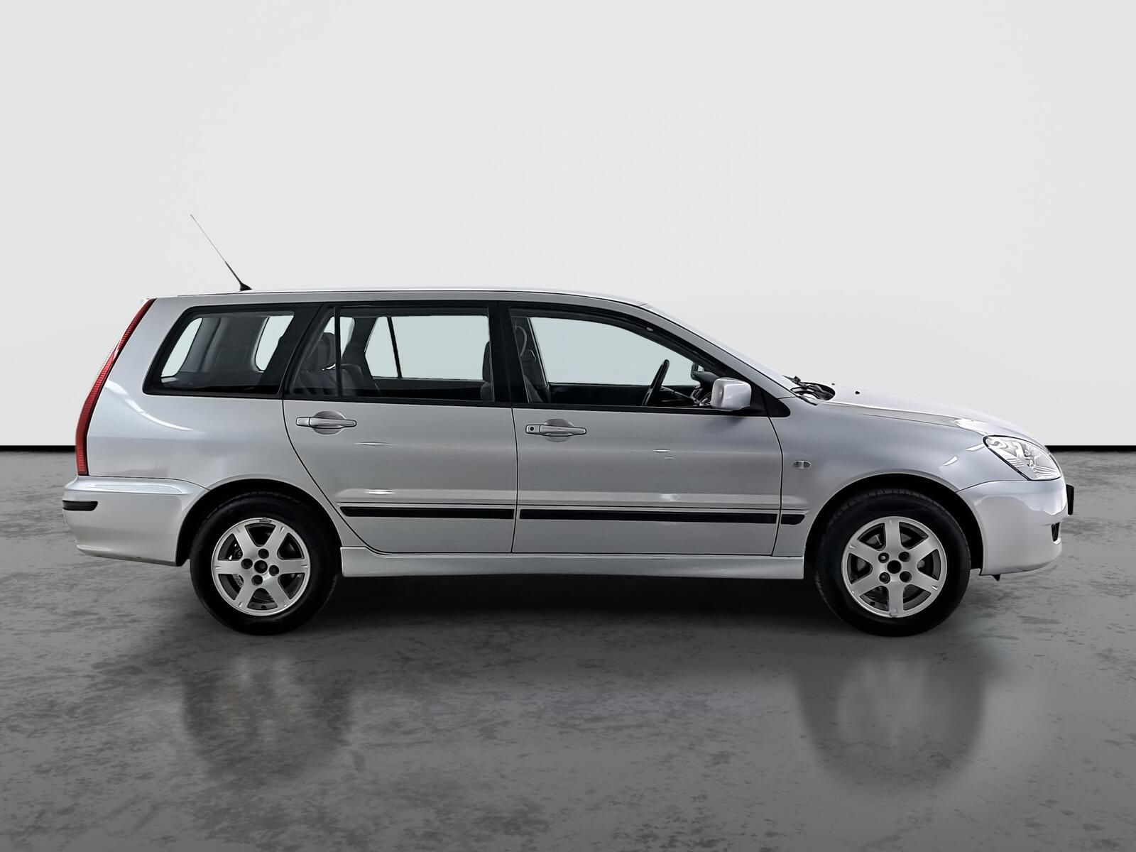 Mitsubishi Lancer, 1.6, Tažné, zamluveno - fotka 6