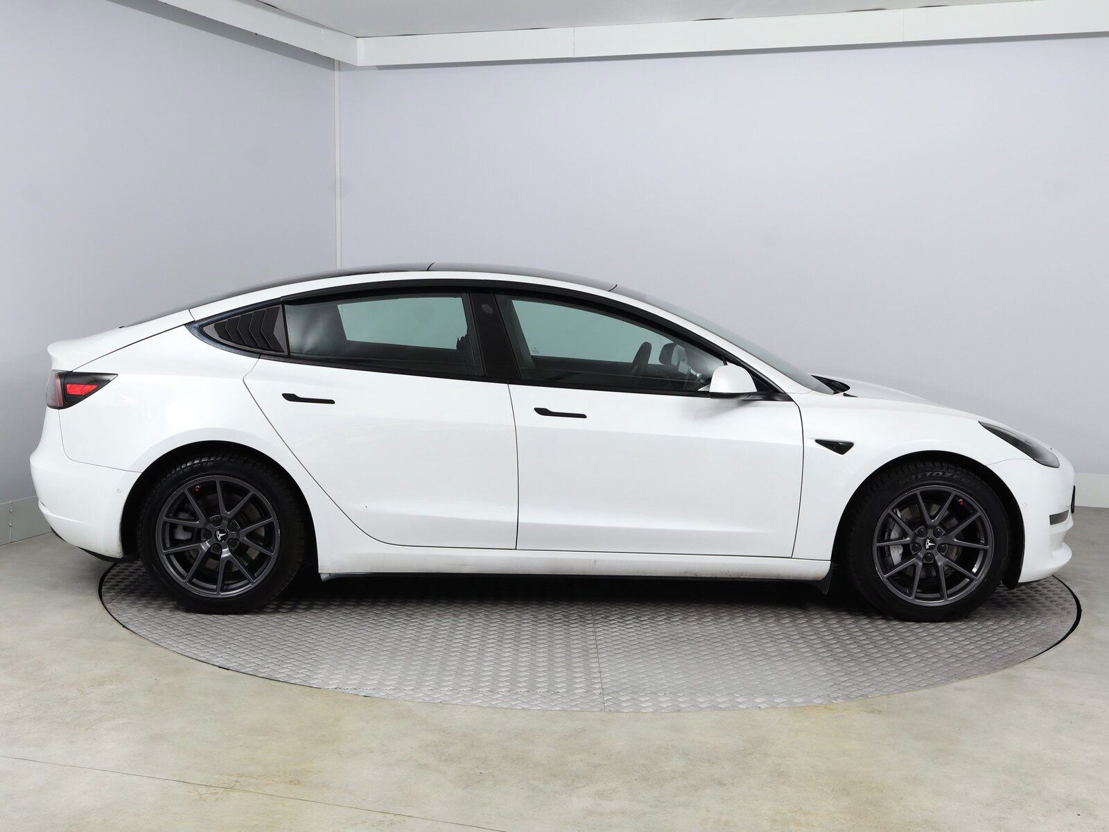 Tesla Model 3, Long Range 4WD 74kWh, SoH 90% - fotka 6