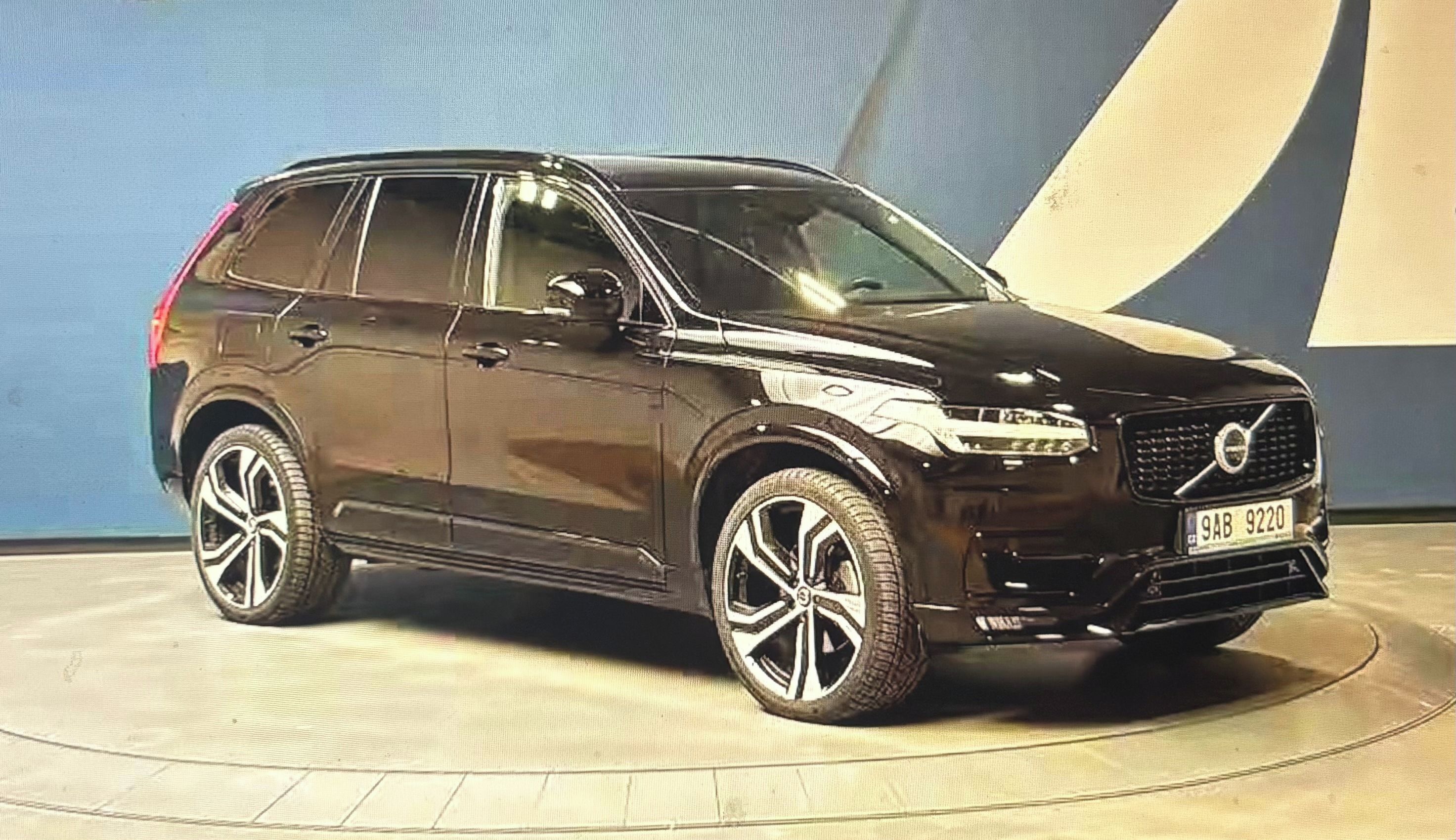 Volvo XC90, 2,0 AWD R-DESING 7 míst,DPH,ČR
