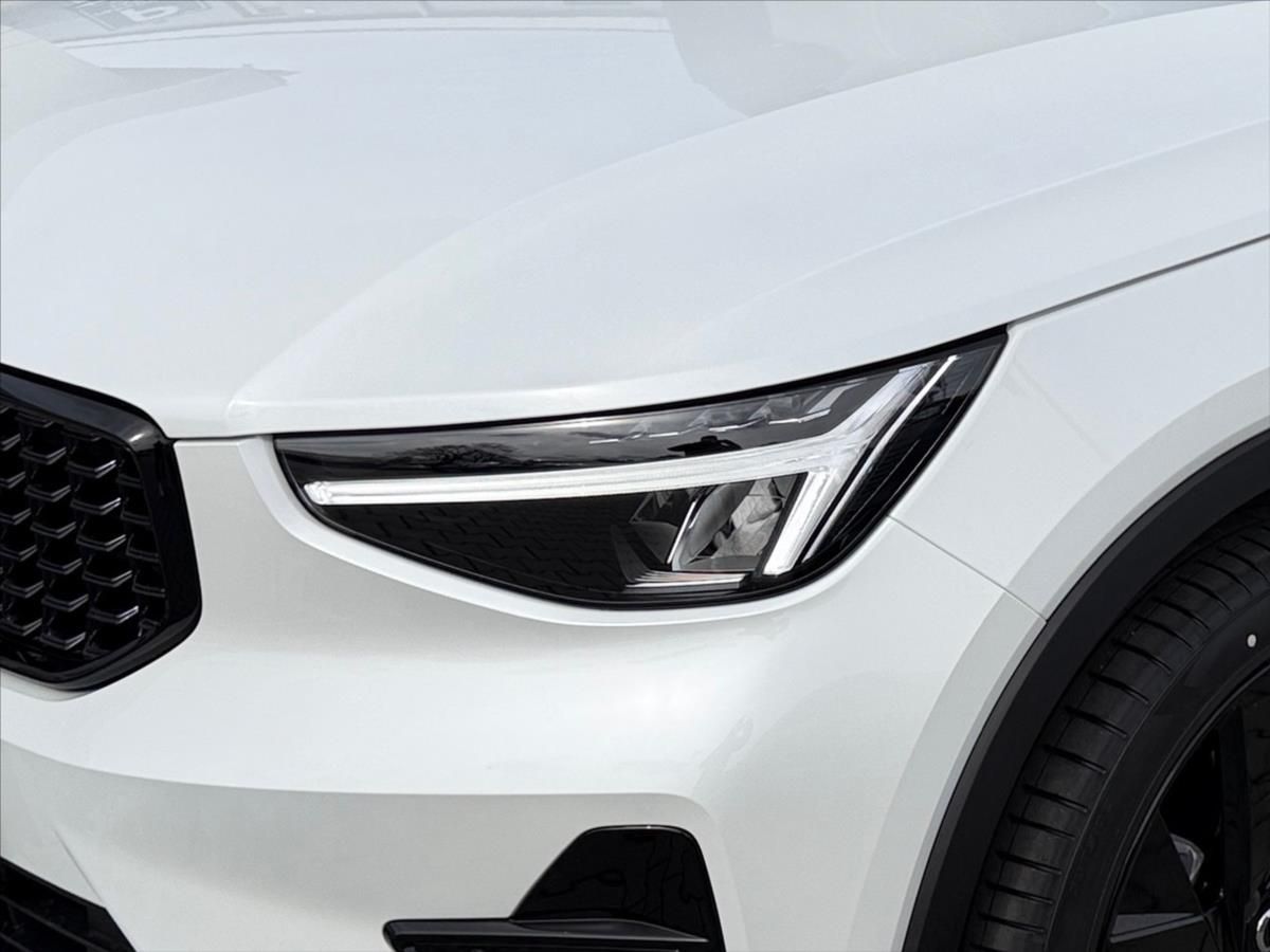 Volvo XC40, 2,0 Plus B3 Black Edition 3760 - fotka 5