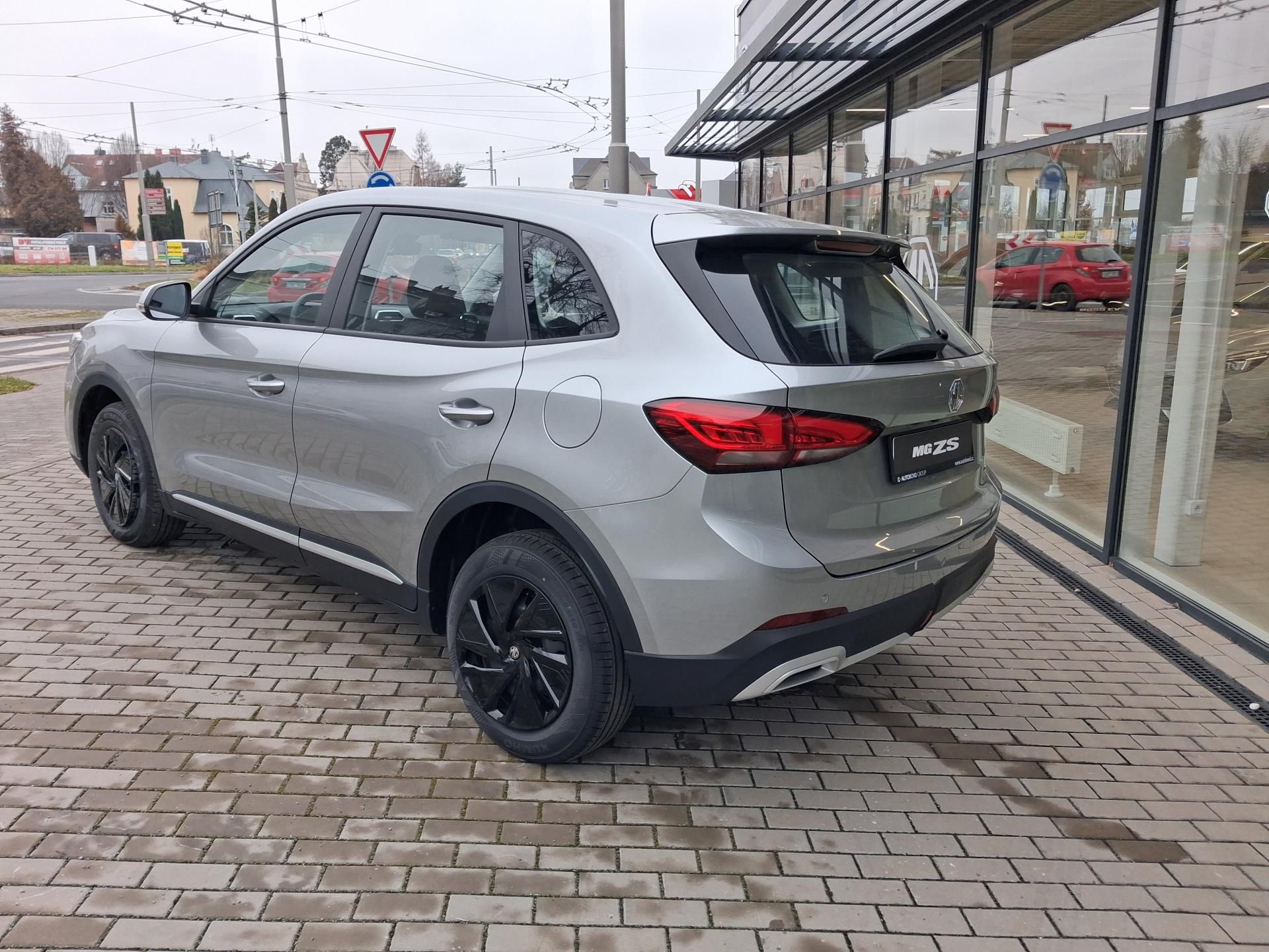 MG ZS, ESSENTIAL Hybrid+ 145kW 4AT - fotka 3