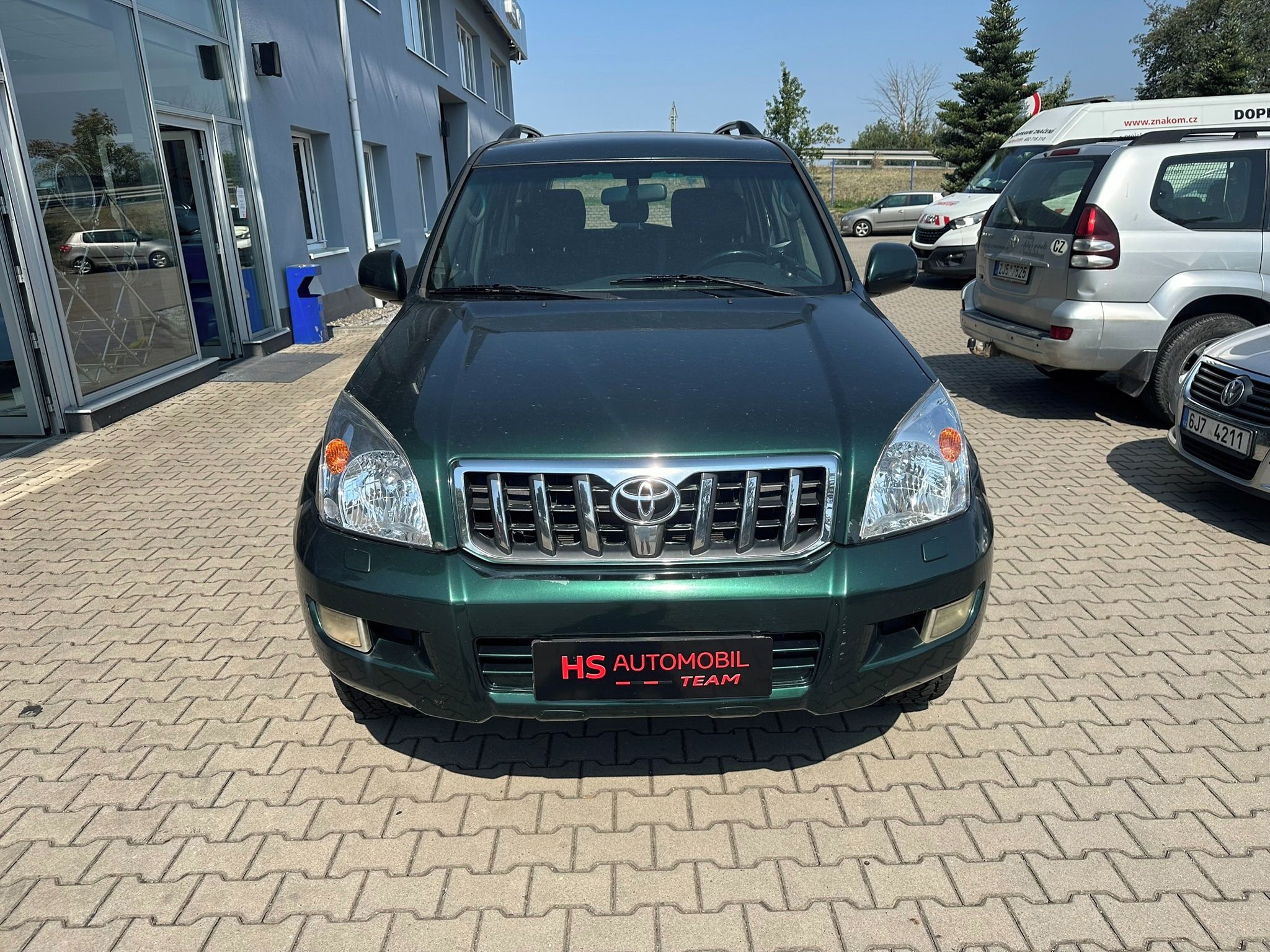 Toyota Land Cruiser, 3,0 D-4D 4x4  120kW  8 míst - fotka 3