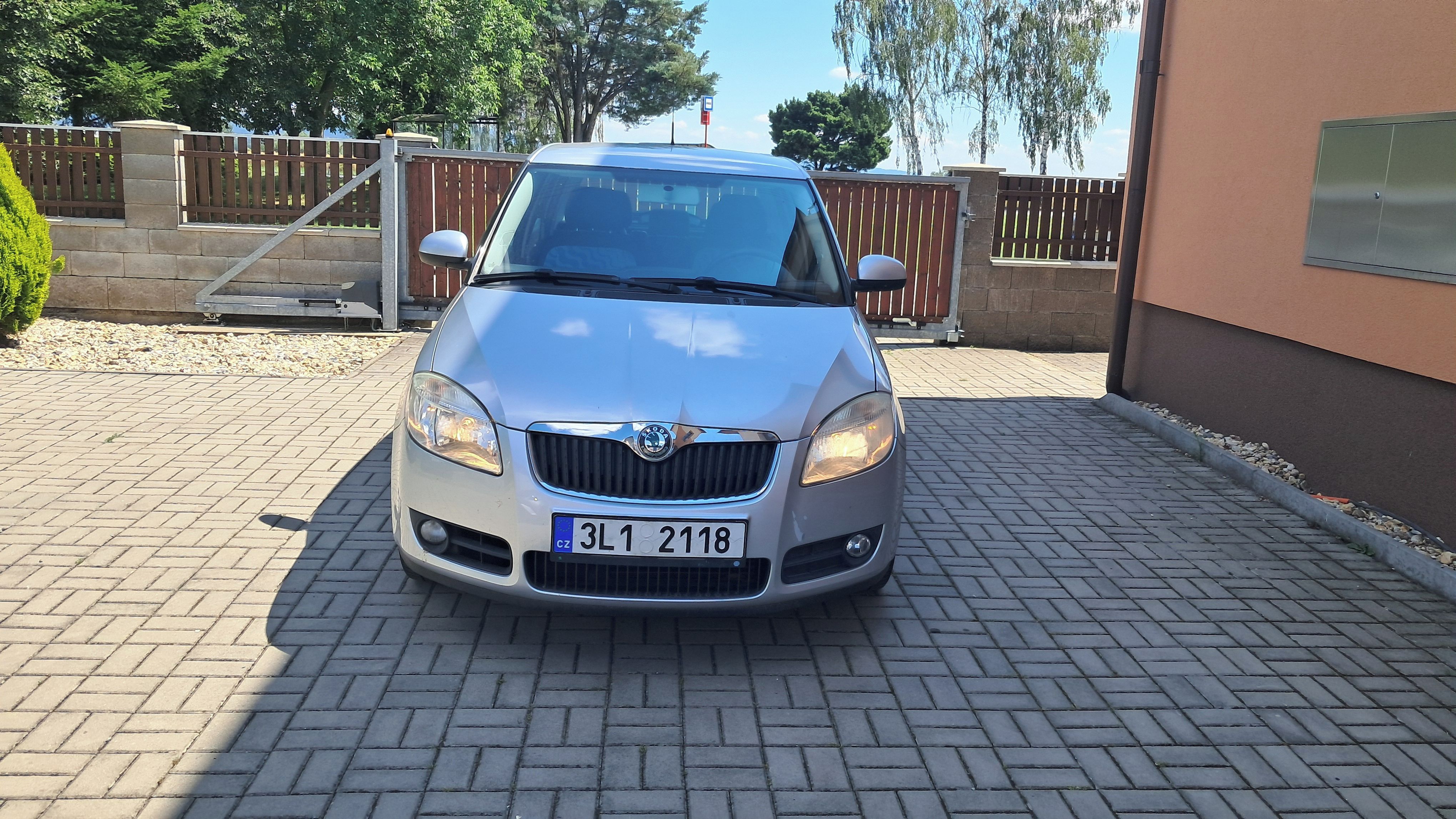 Škoda Fabia, 1.2i / najeto 68 000 km 1.Maj - fotka 3