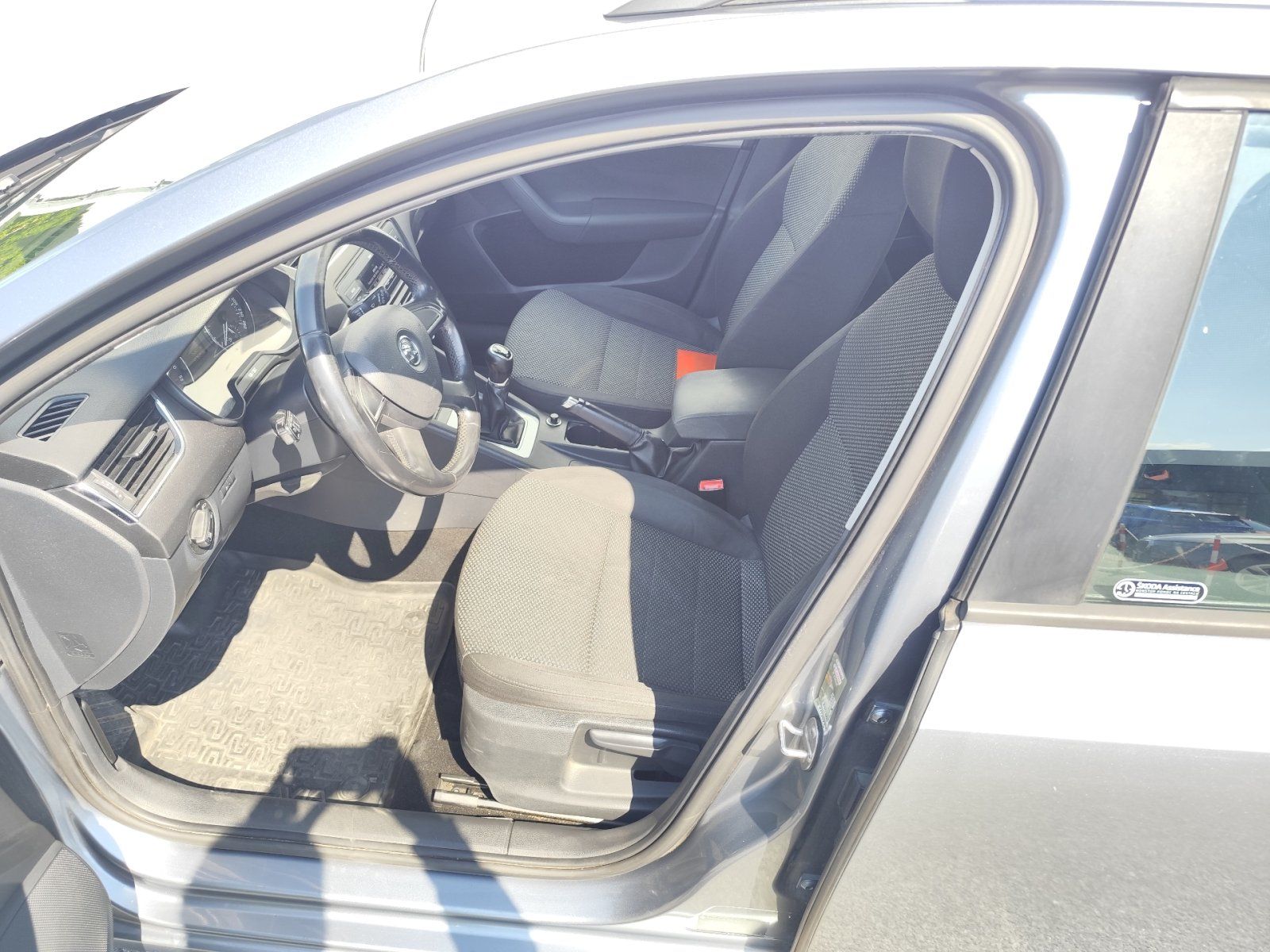 Škoda Octavia, OCT.COM AMBIT 110/ 2.0 TDI  6G - fotka 6