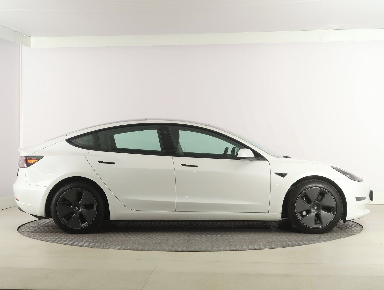 Tesla Model 3, Long Range 4WD 79kWh, SoH 81% - fotka 6