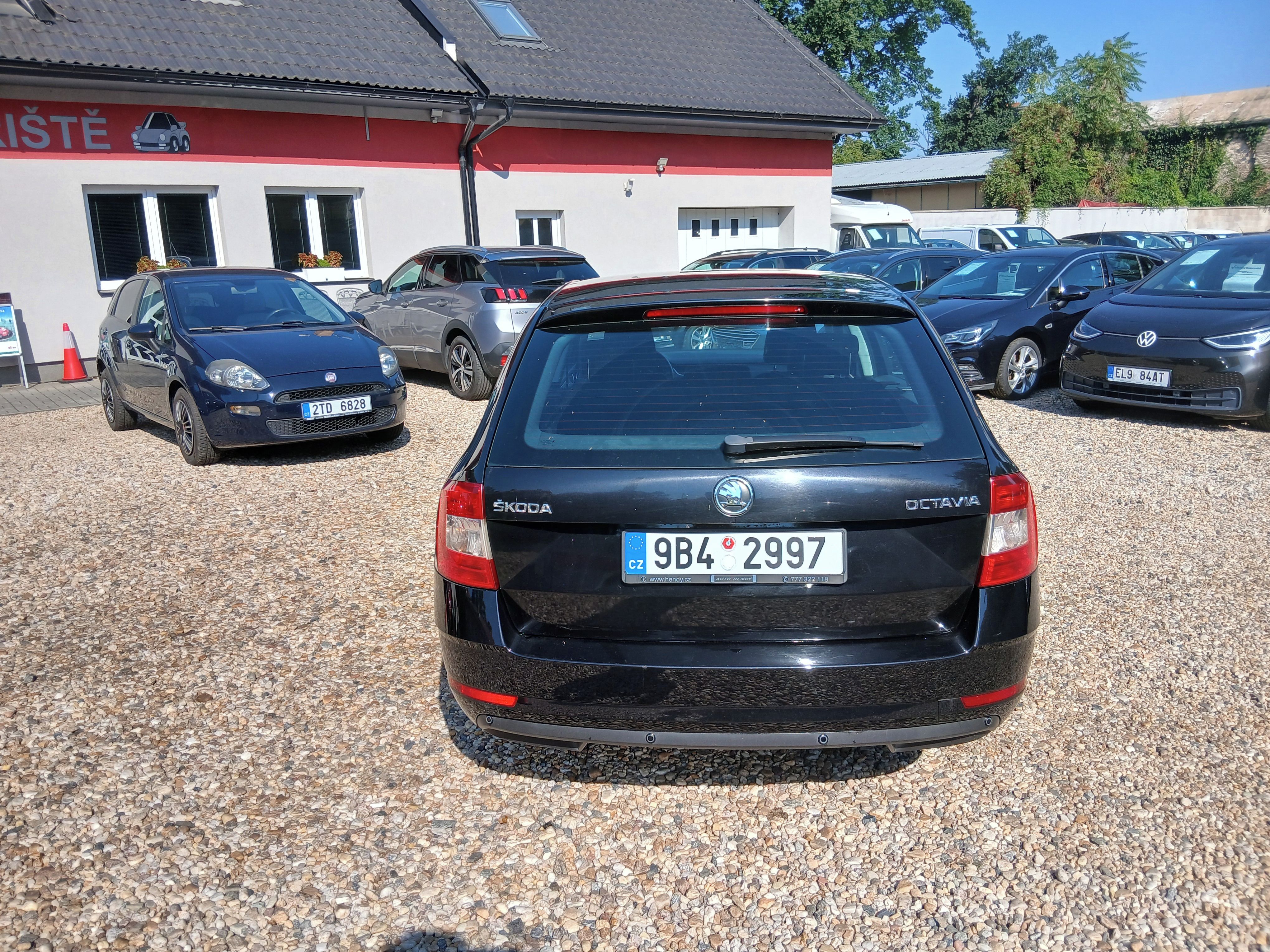 Škoda Octavia, 1.6TDi 77KW Kombi, ČR, S.Kniha - fotka 6