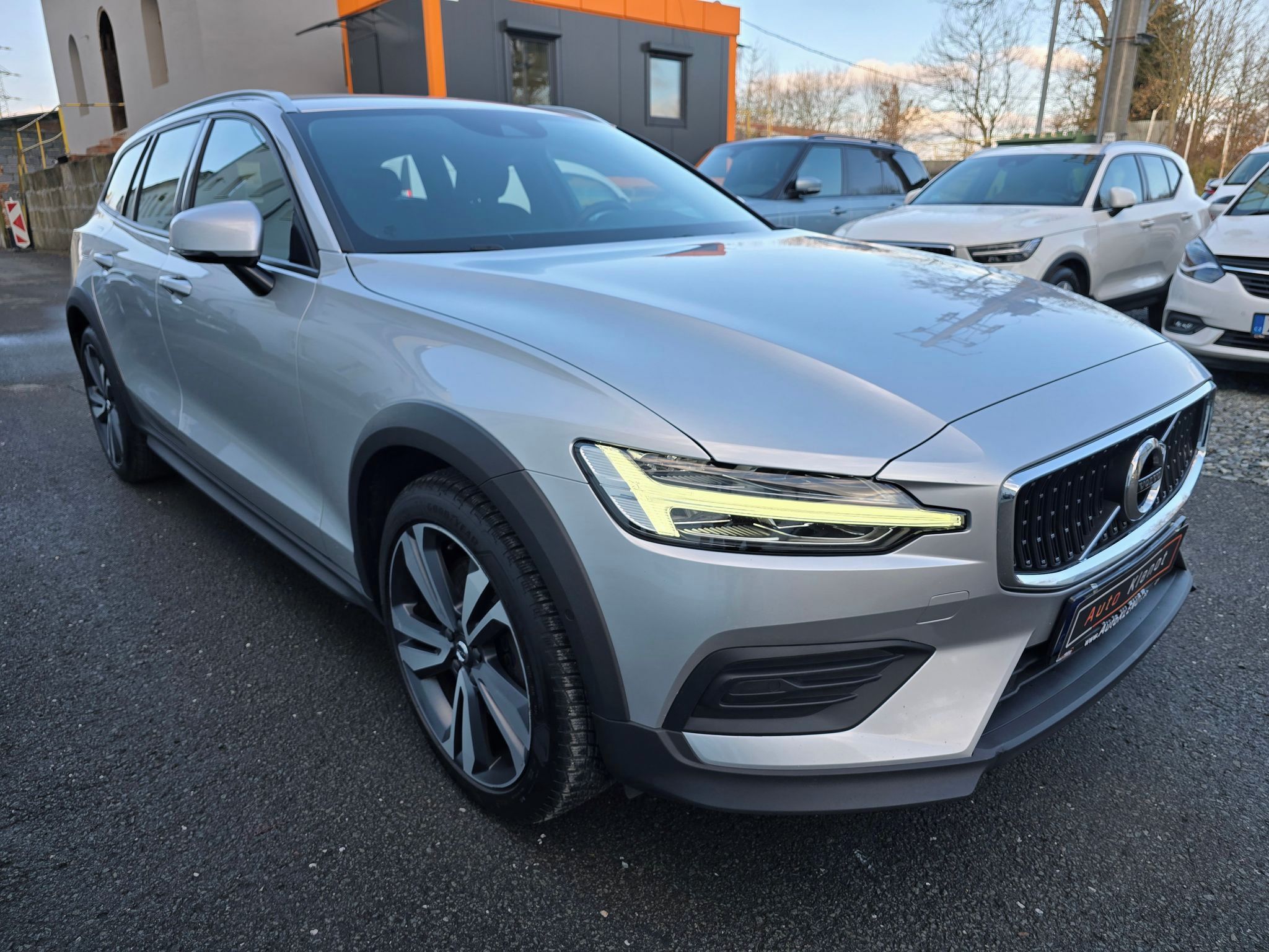 Volvo V60, 2,0 184kW B5 4x4 CROSS COUNTRY - fotka 2