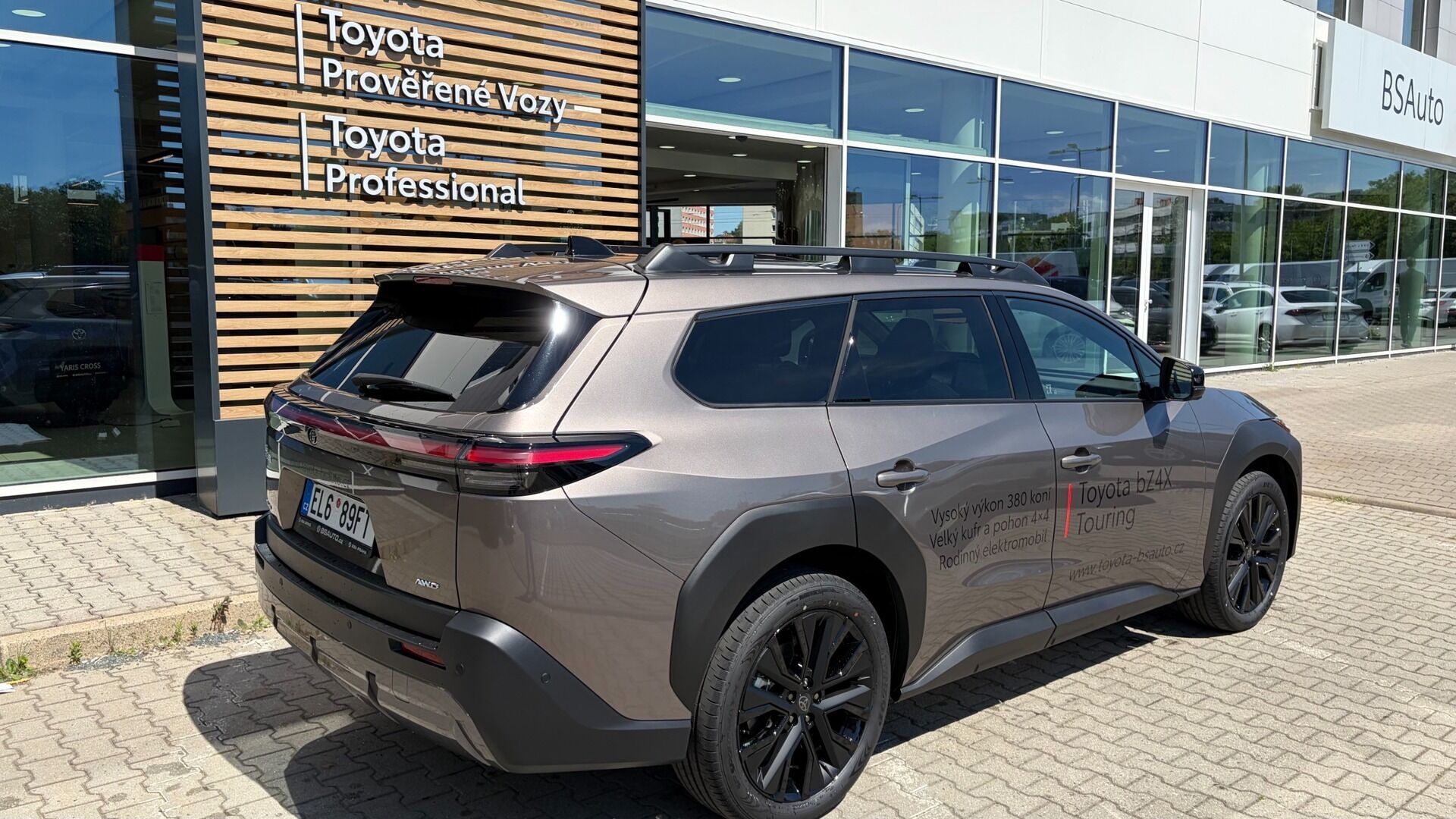 Toyota bZ4X, Touring Executive 74kWh AWD - fotka 4