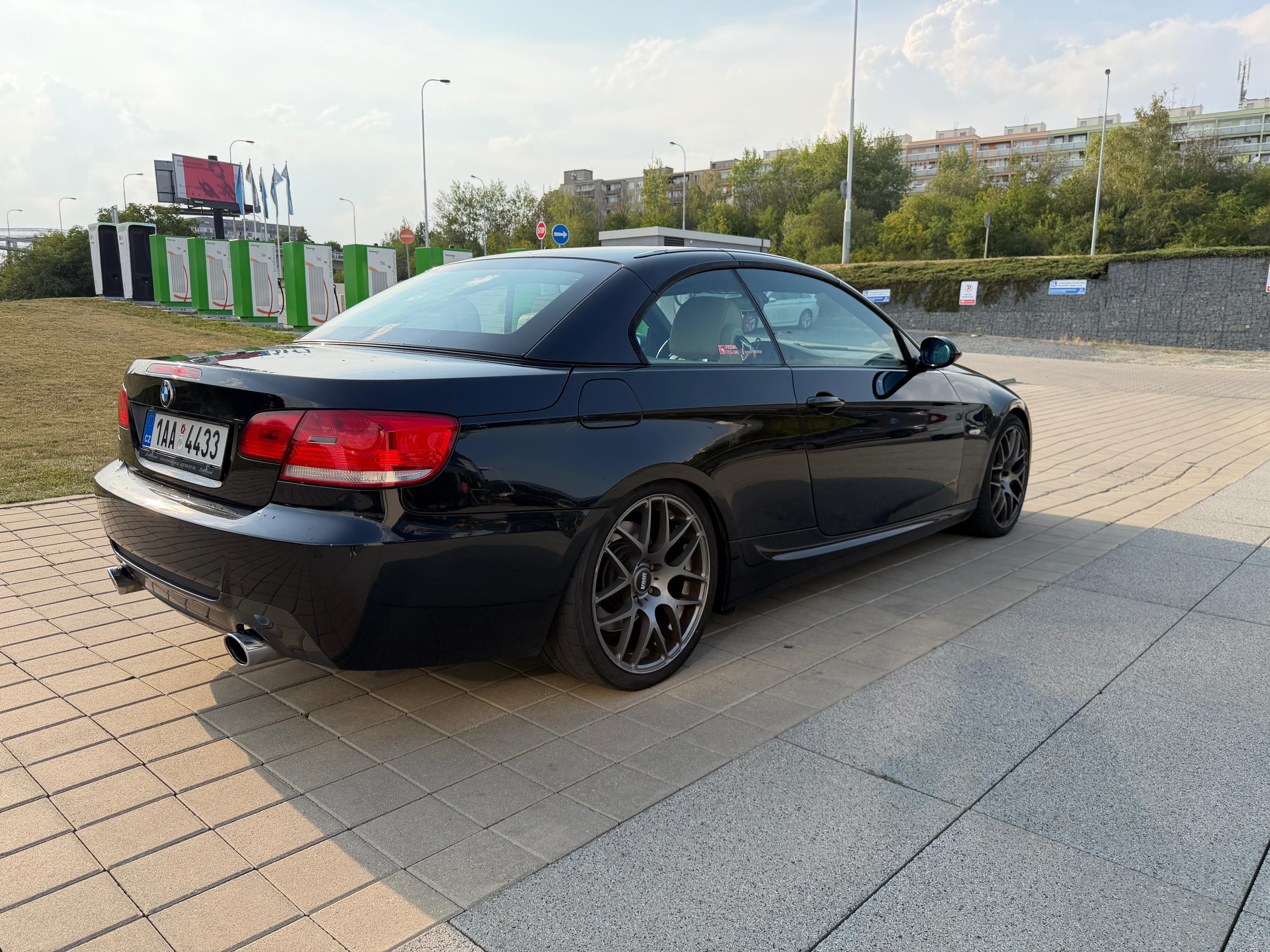 BMW Řada 3, 335i - fotka 6