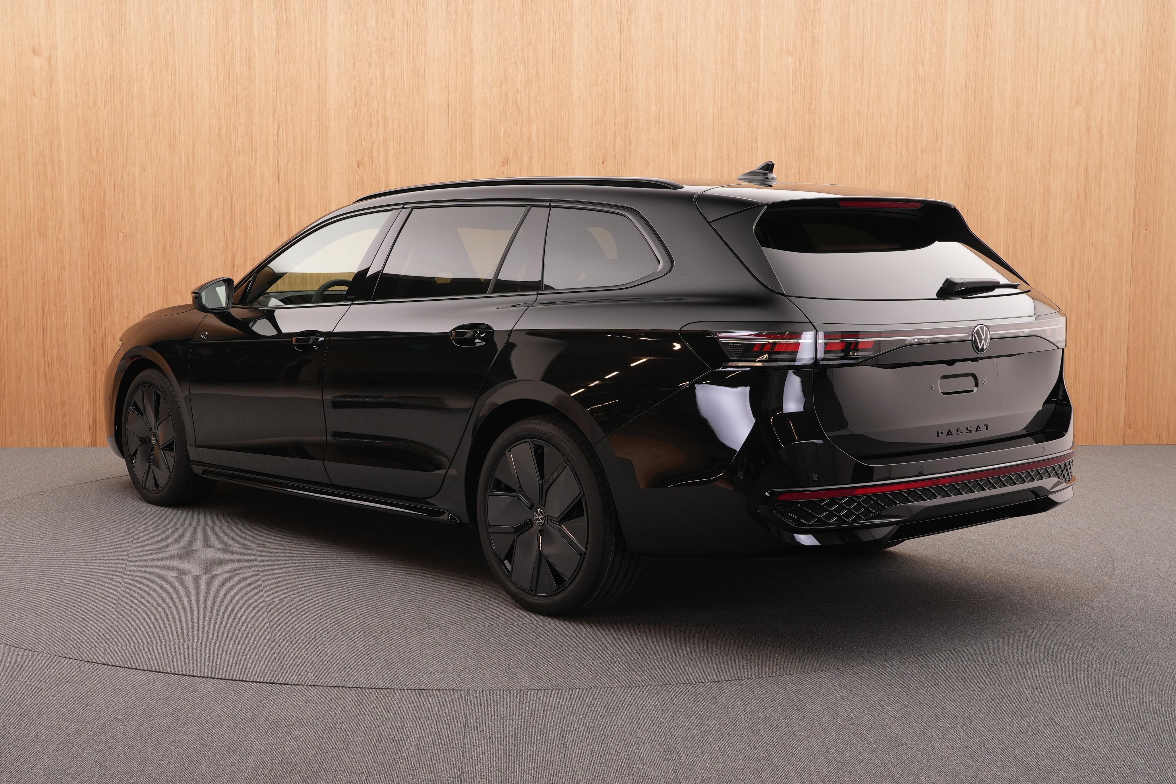 Volkswagen Passat, R-Line People 2.0 TSI DSG - fotka 3