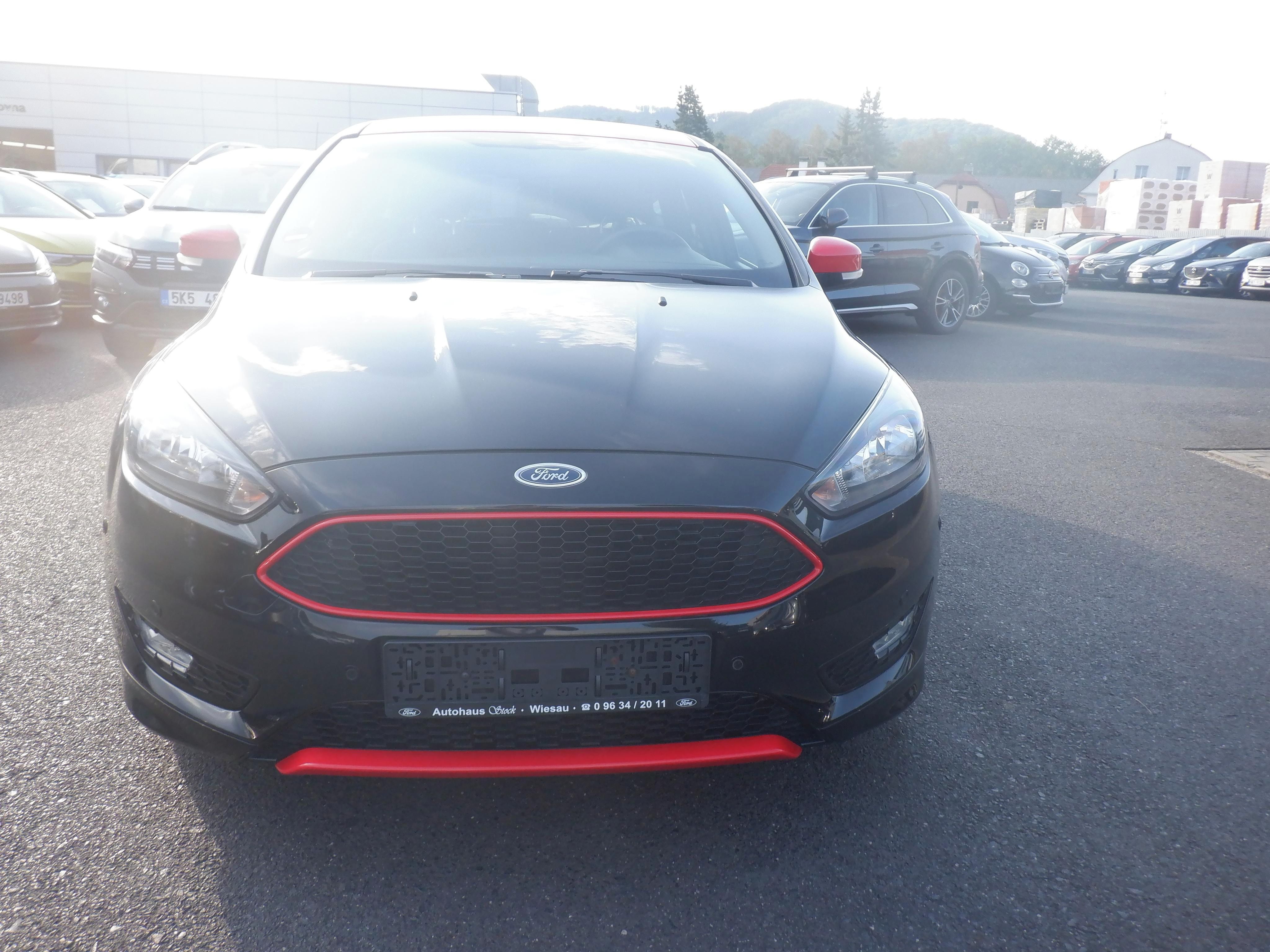 Ford Focus, 1.5 EcoBoost ST line - fotka 2