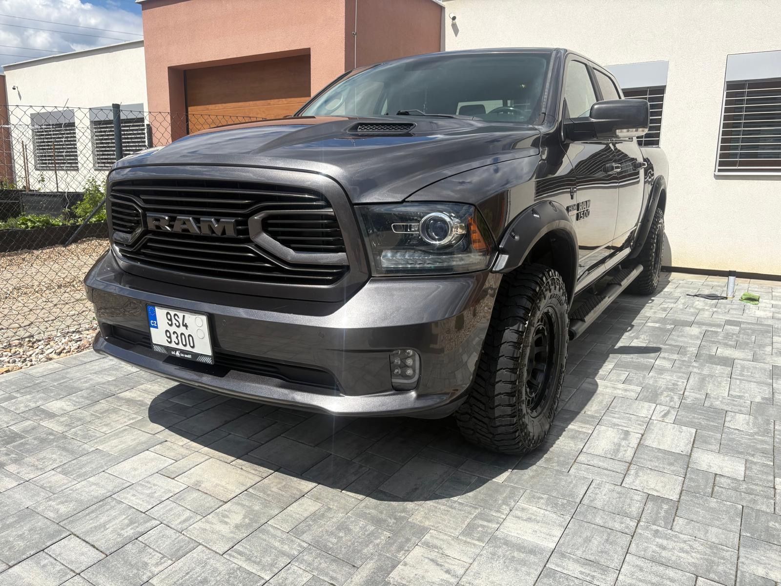 Dodge Ram, Dodge RAM 1500 5.7 HEMI Sport - fotka 2