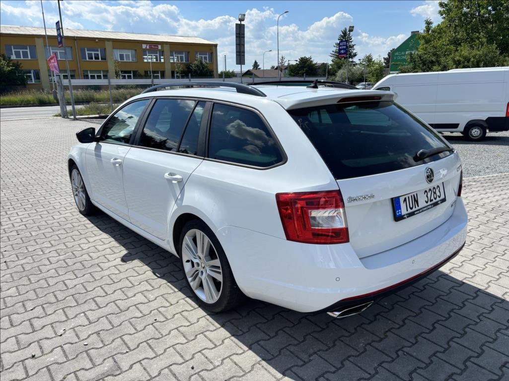 Škoda Octavia, 2,0 TDi RS,servis - fotka 6