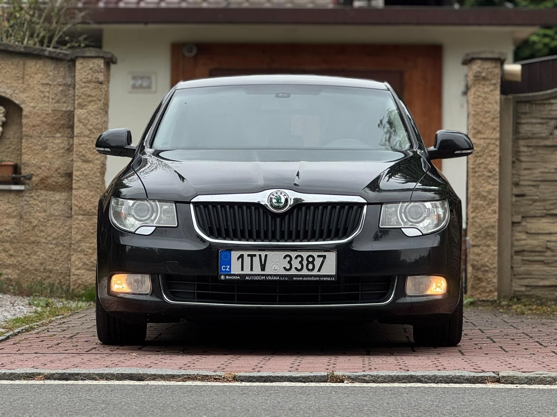 Škoda Superb, 2.0TDi ČR čidla aut. klima - fotka 2