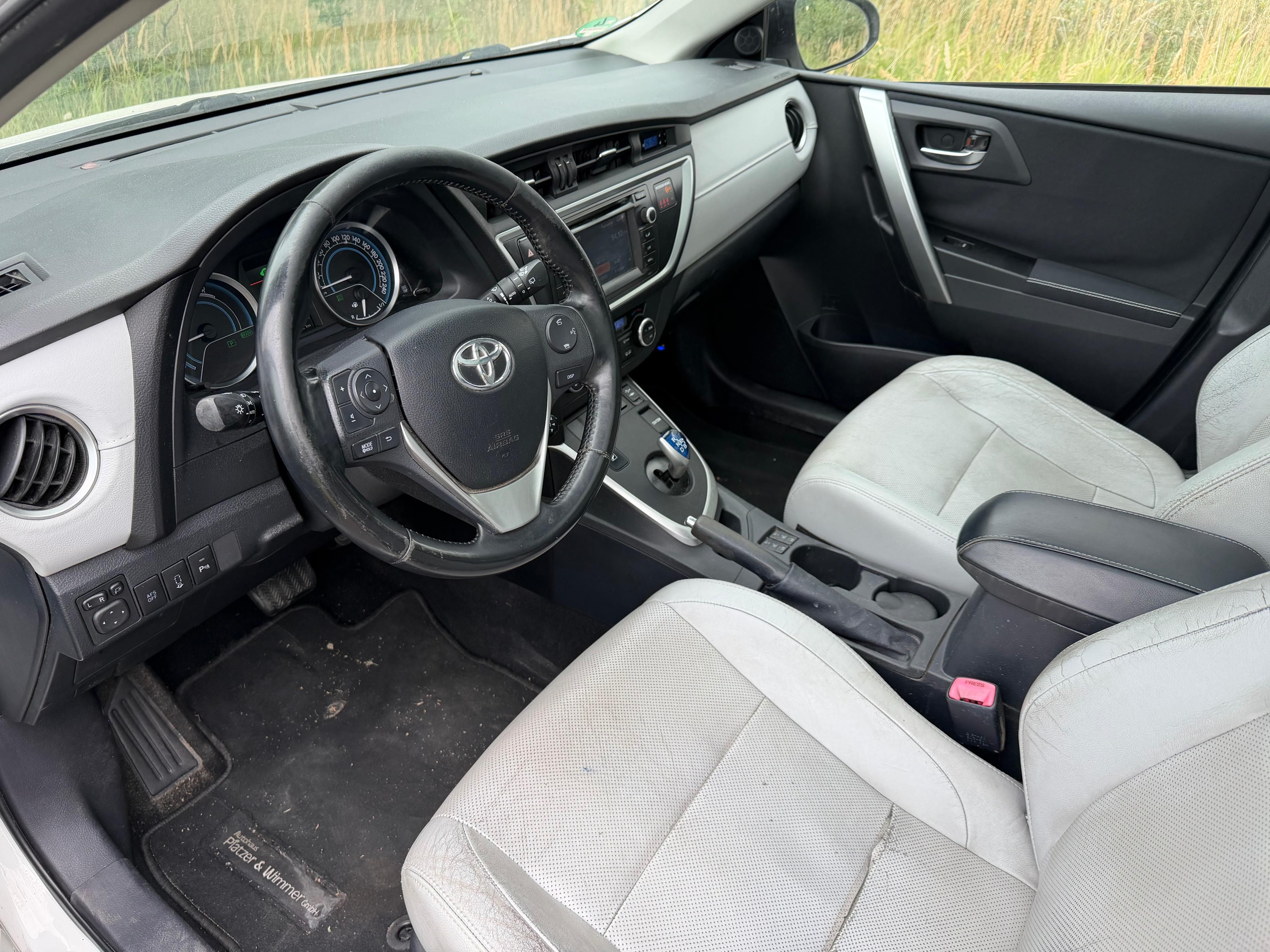 Toyota Auris, 1,8HSD Executive - fotka 5