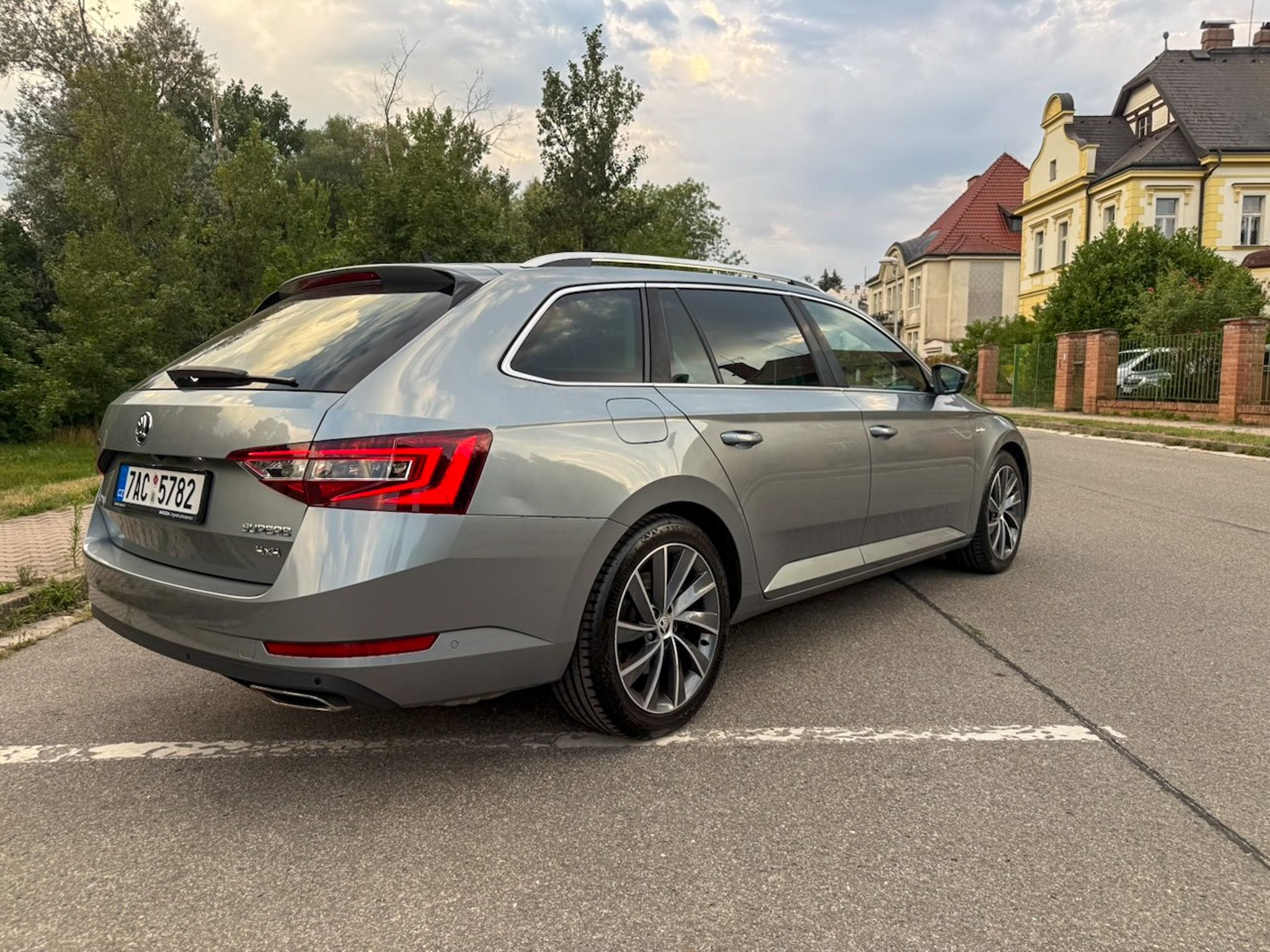 Škoda Superb, 2.0TSI,4x4,L&K,206kw,DCC,tažné - fotka 5
