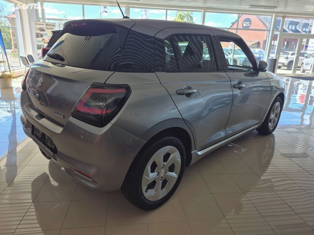 Suzuki Swift, 1,2 Premium automat - fotka 5
