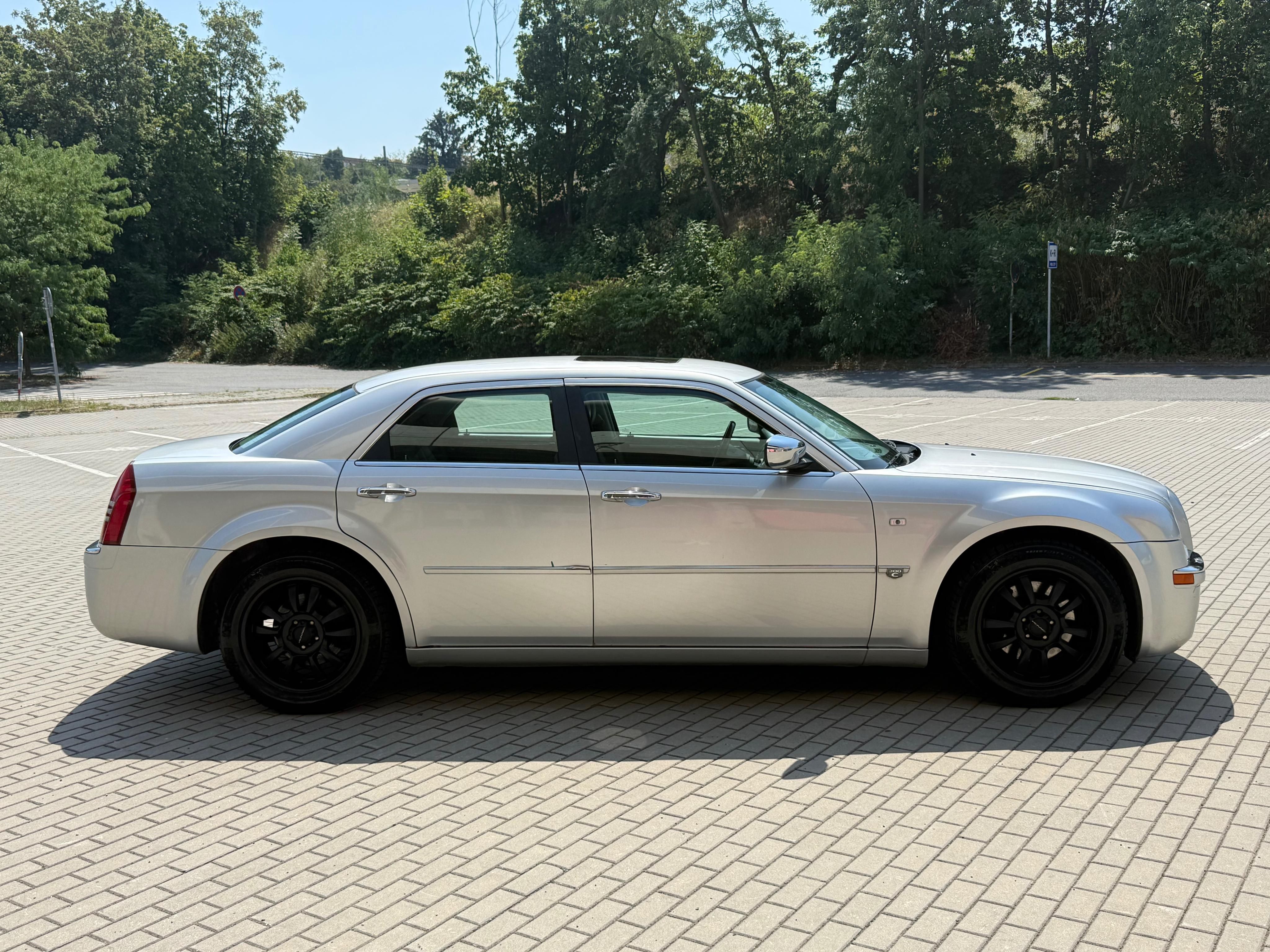 Chrysler 300C, 3.5i V6, 183kw Automat - fotka 6