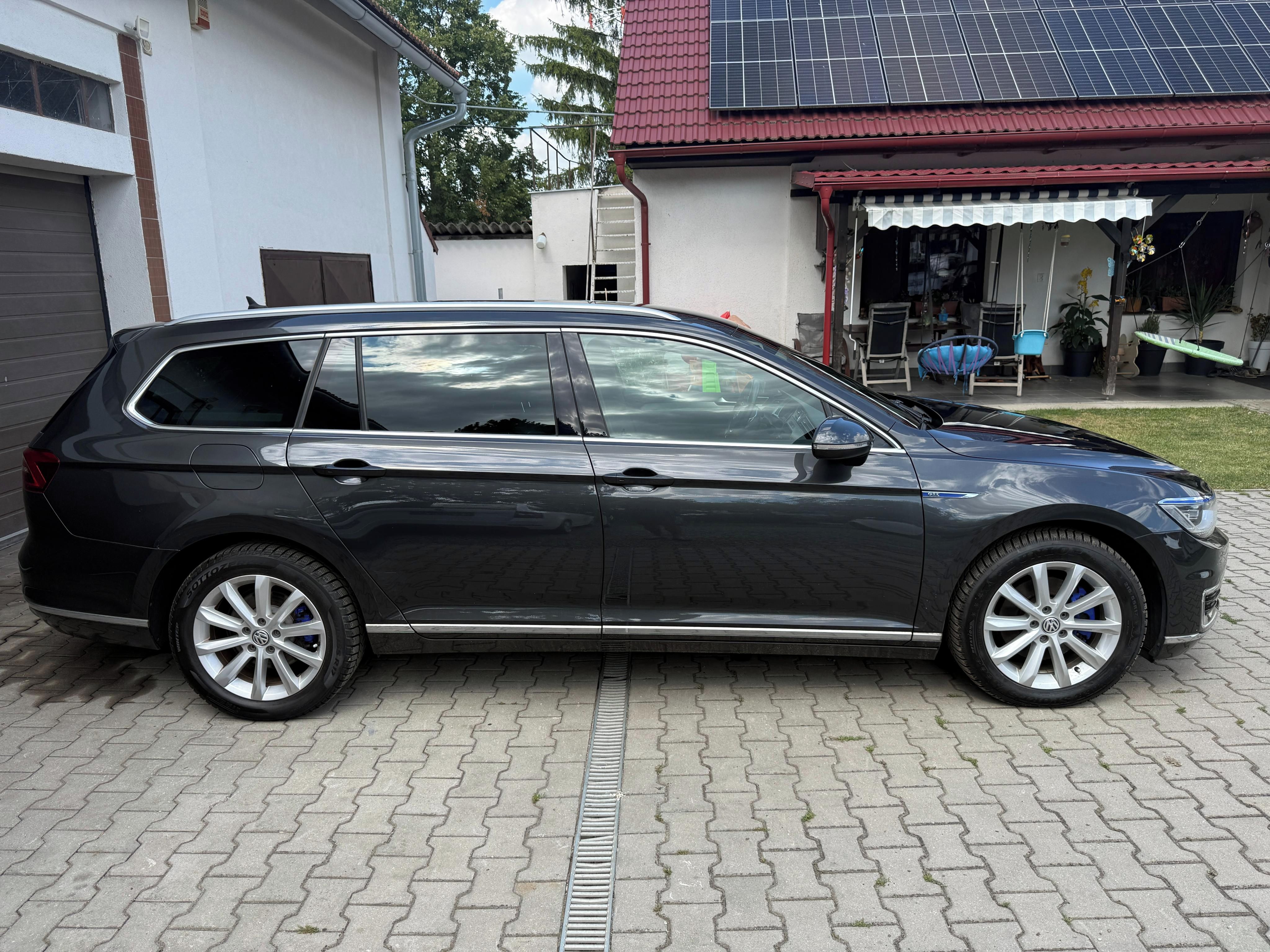 Volkswagen Passat, GTE - fotka 3