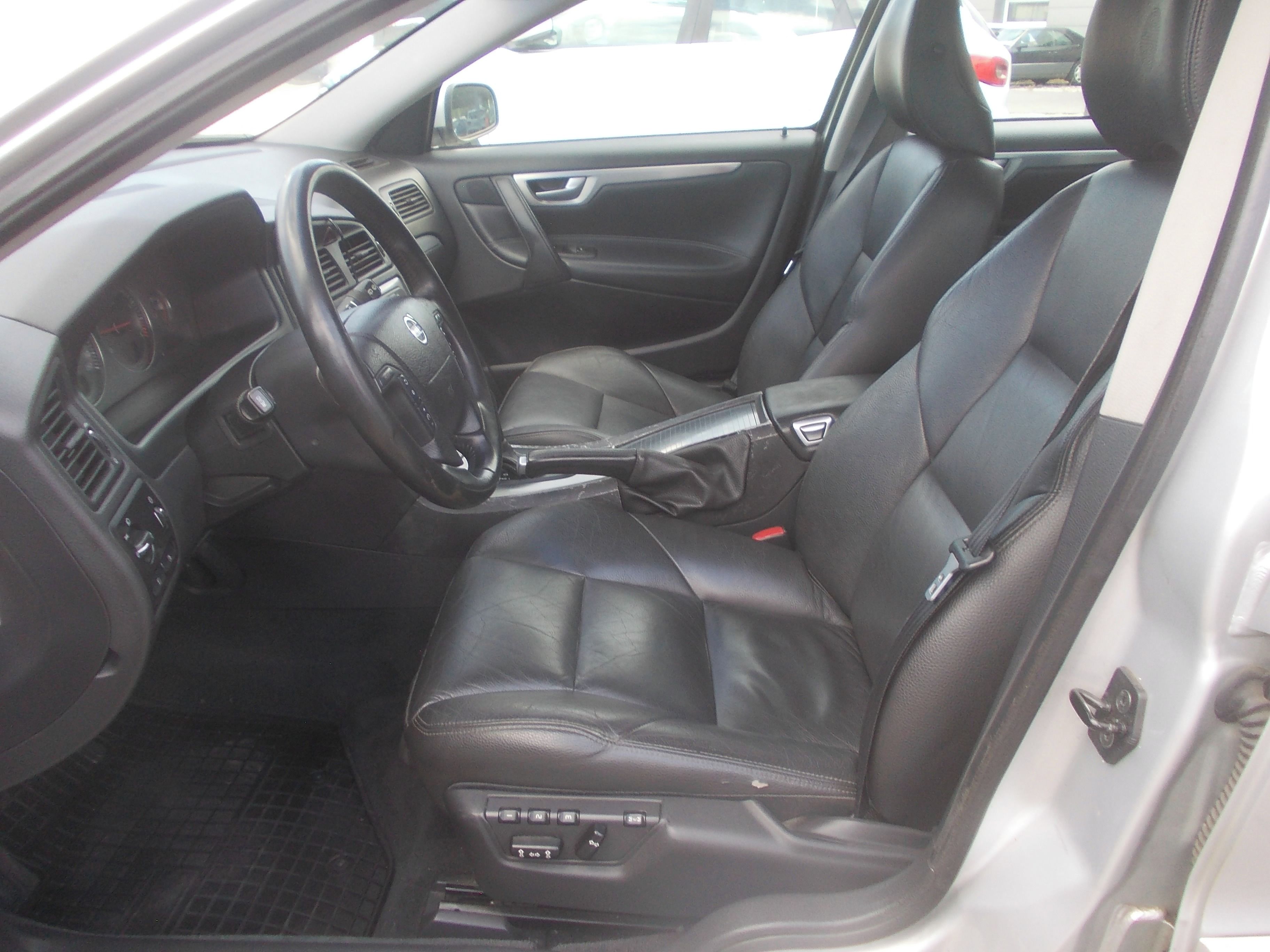 Volvo V70, 2.4D 120KW NOVÉ ROZVODY - fotka 6