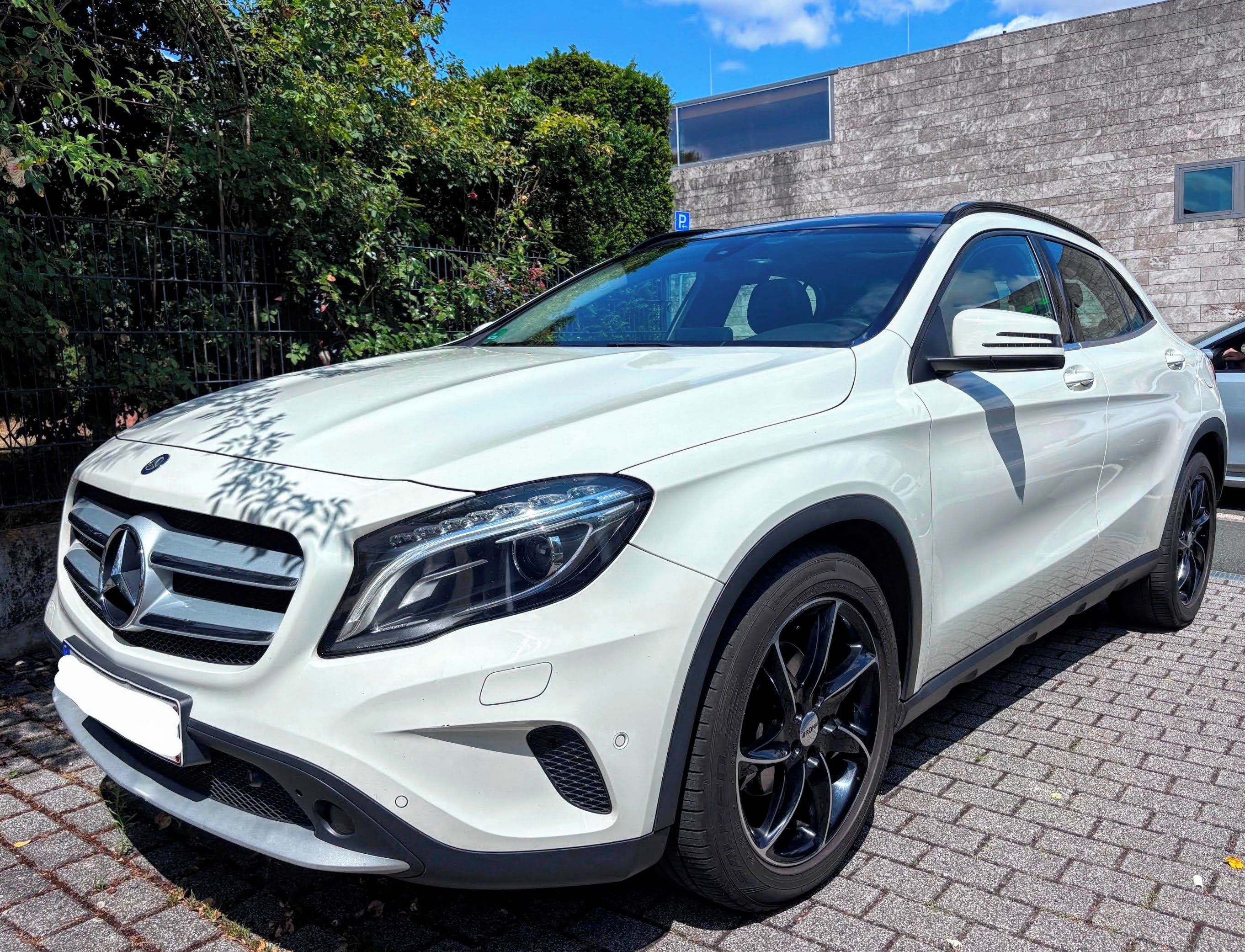 Mercedes-Benz GLA, 220d 4Matic Model 2016 = 130kW
