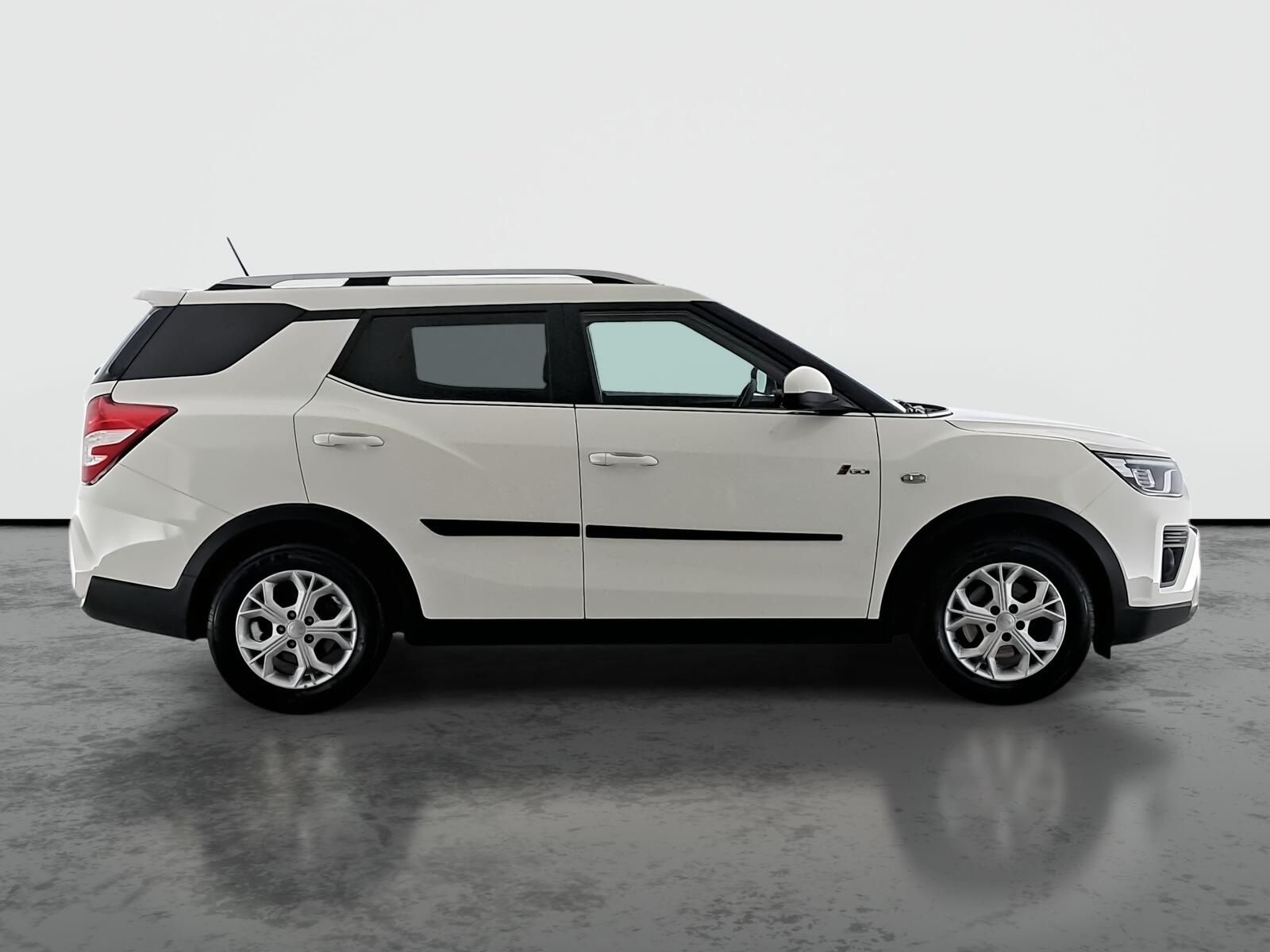 SsangYong Tivoli, 1.5 T-GDI, Automat, ČR,1.maj - fotka 6