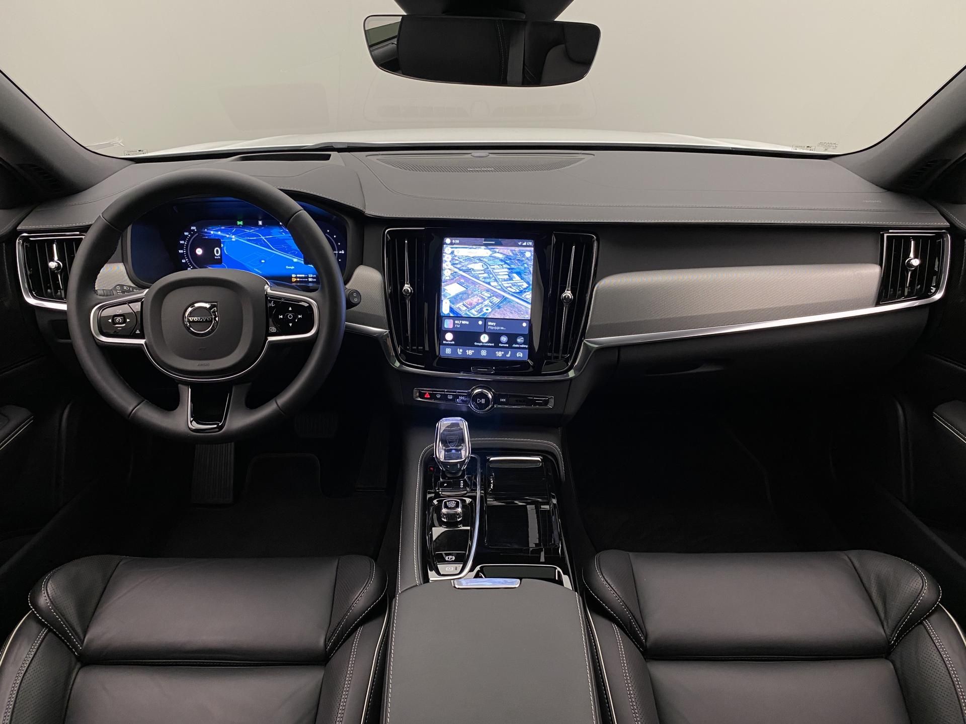 Volvo V90, T8 AWD RECHARGE DARK ULTRA - fotka 2