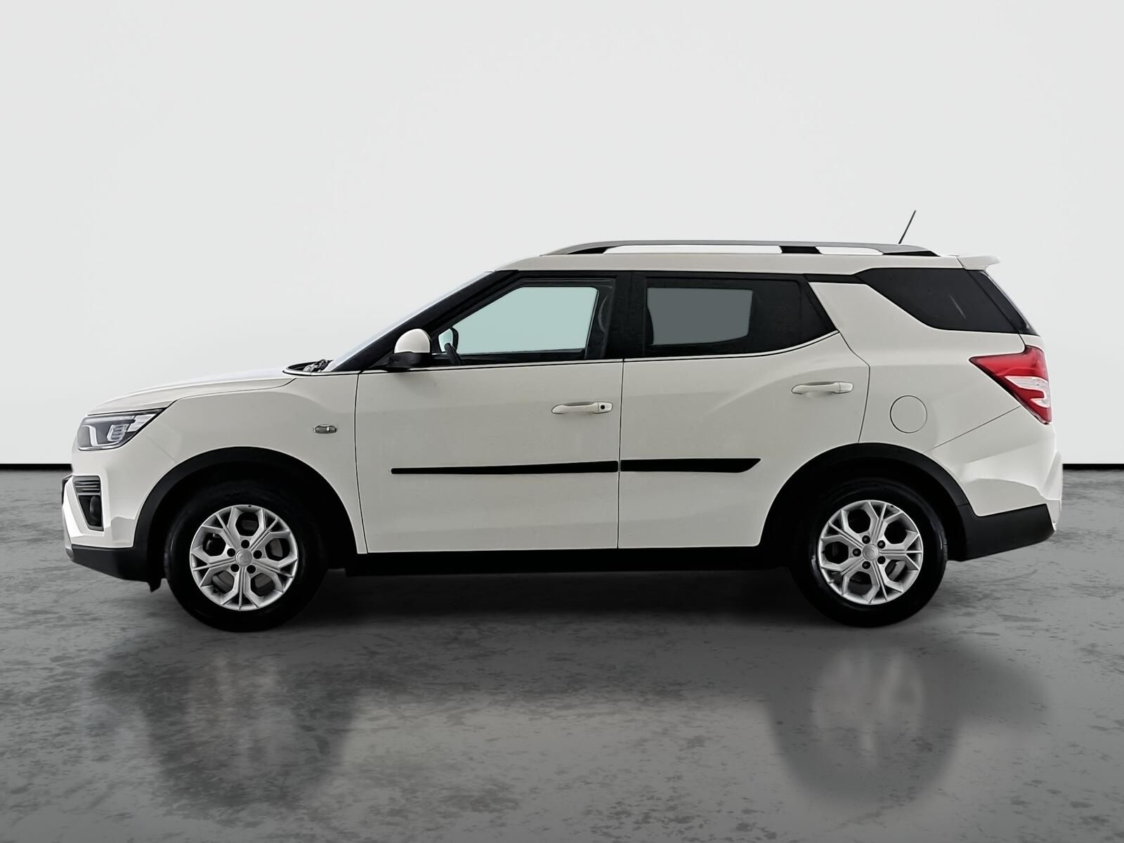 SsangYong Tivoli, 1.5 T-GDI, Automat, ČR,1.maj - fotka 3