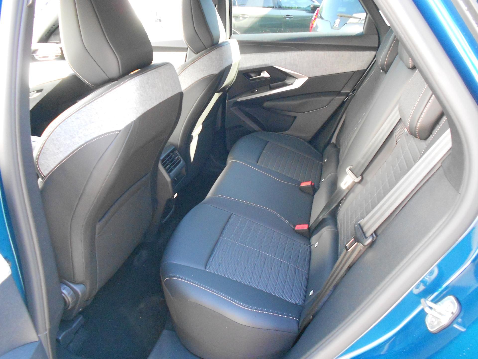Peugeot 3008, Business Hybrid 145 e-DCS6 - fotka 5