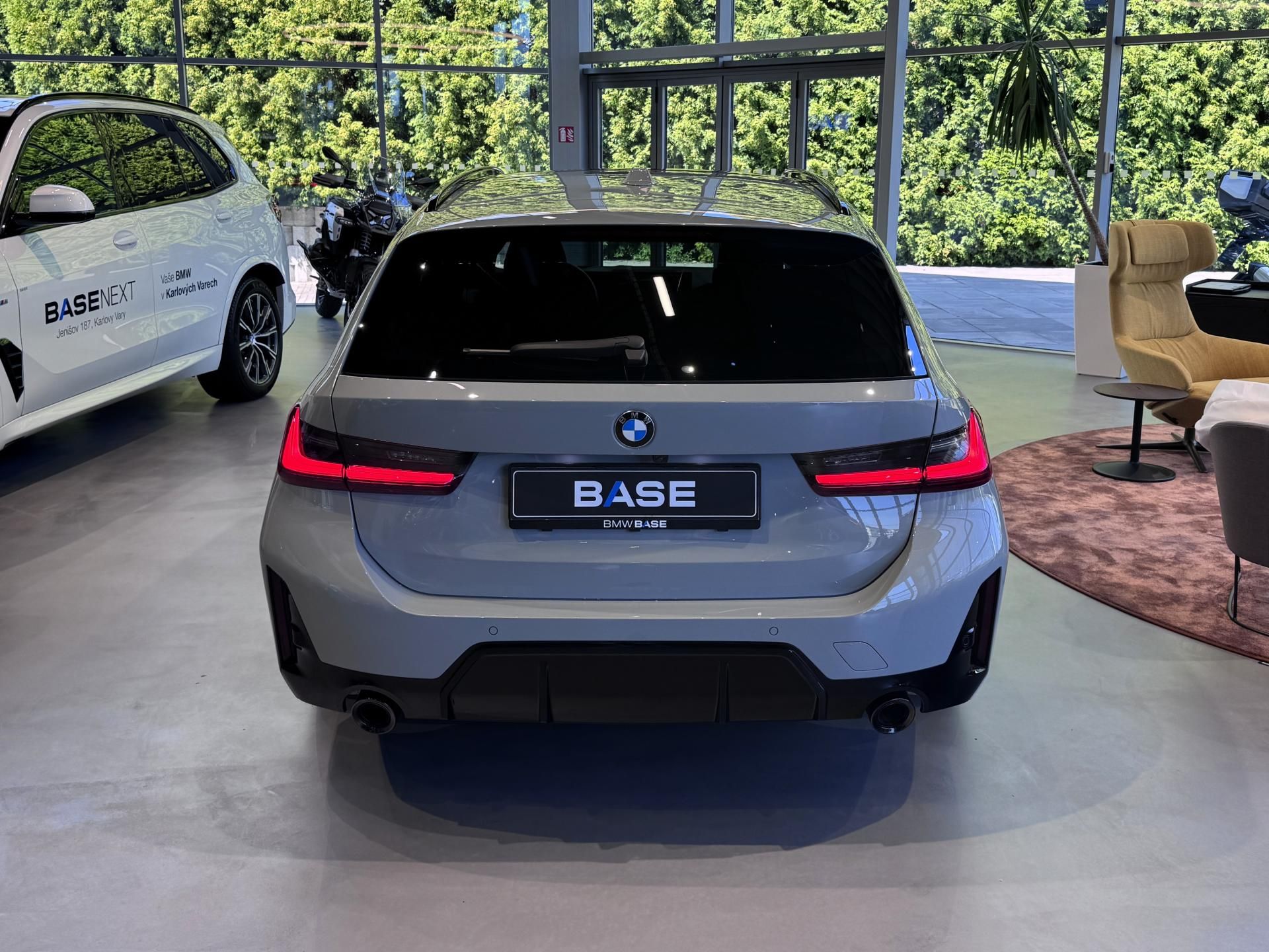 BMW Řada 3, 320d xDrive Touring M-Sport - fotka 4