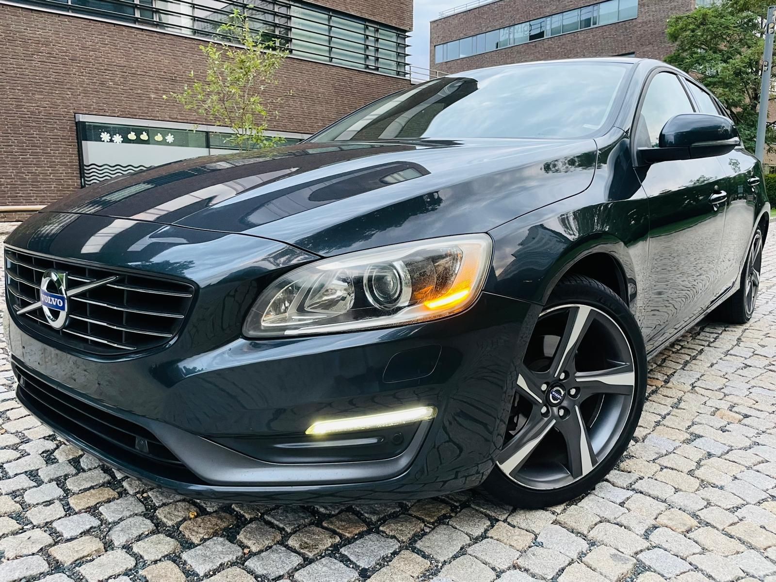 Volvo V60, 2.0D3 5V AUT VÝHŘEV SERVISKA - fotka 2