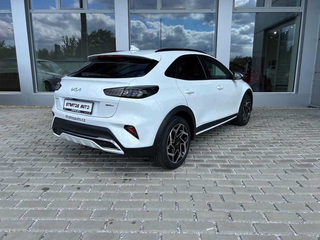 Kia XCee´d, 1,6 T-GDi 7DCT 132kW GT-LINE - fotka 5